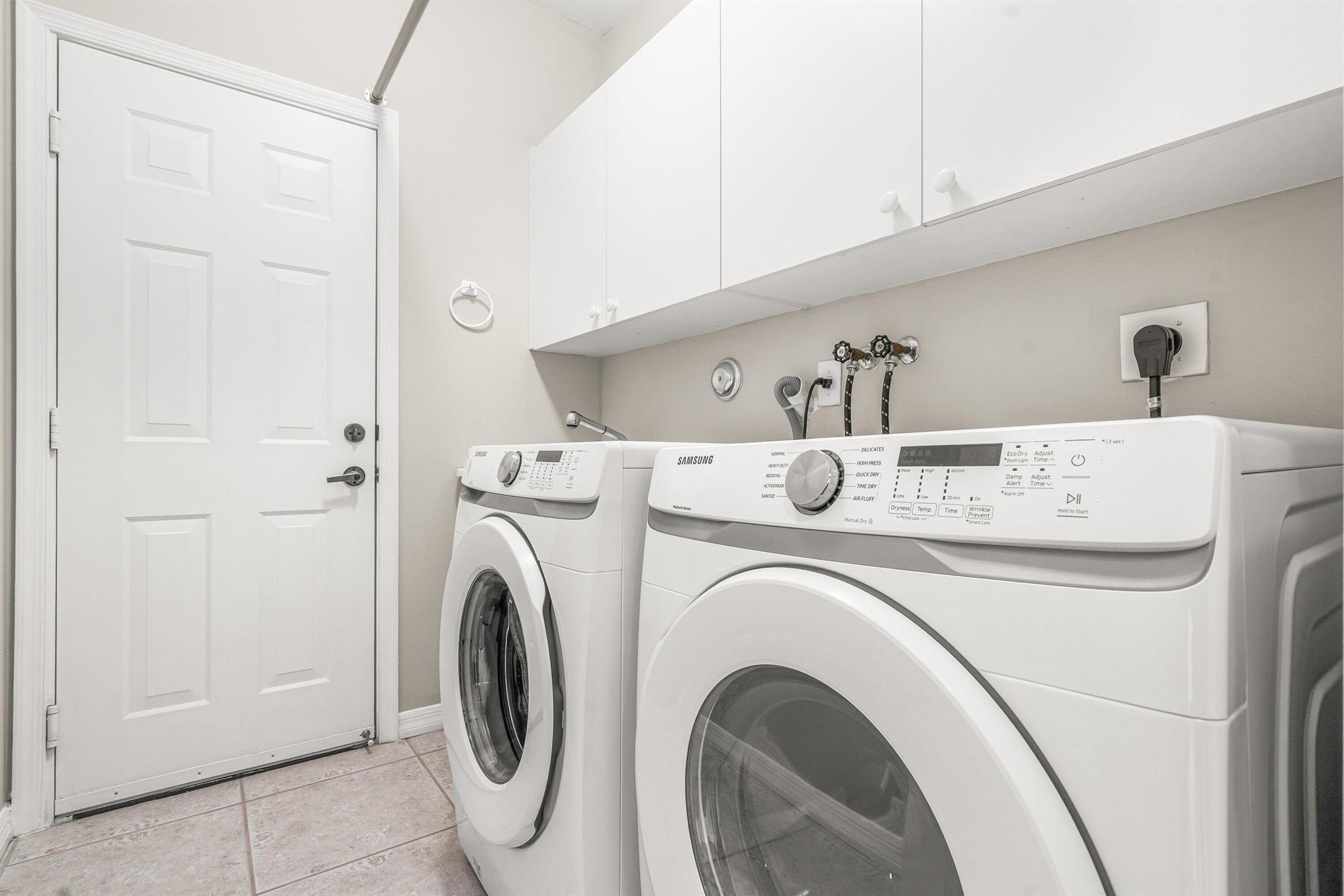 1366 Crossbill Court