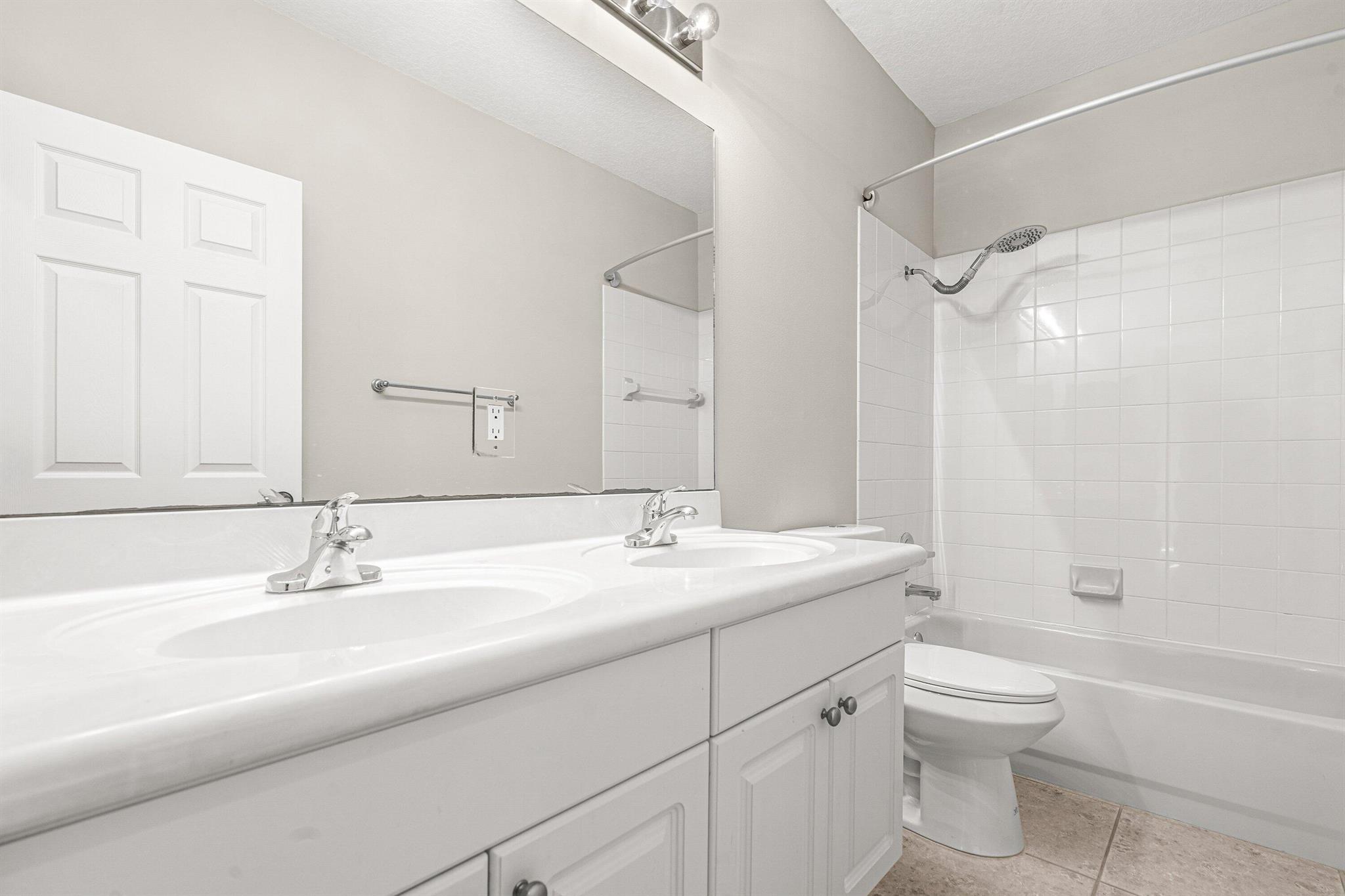 1366 Crossbill Court