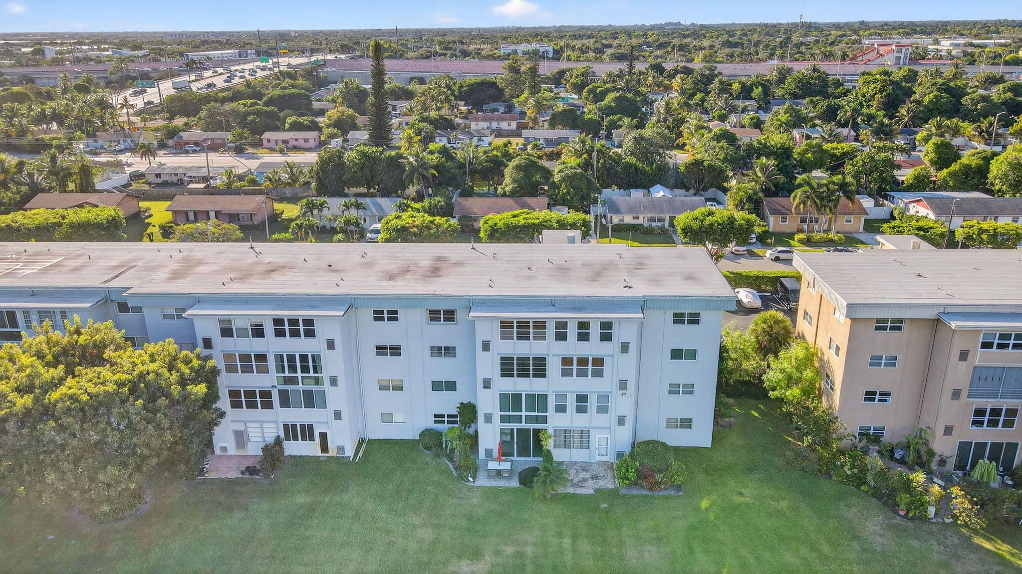 2400 NE 1st Lane 102