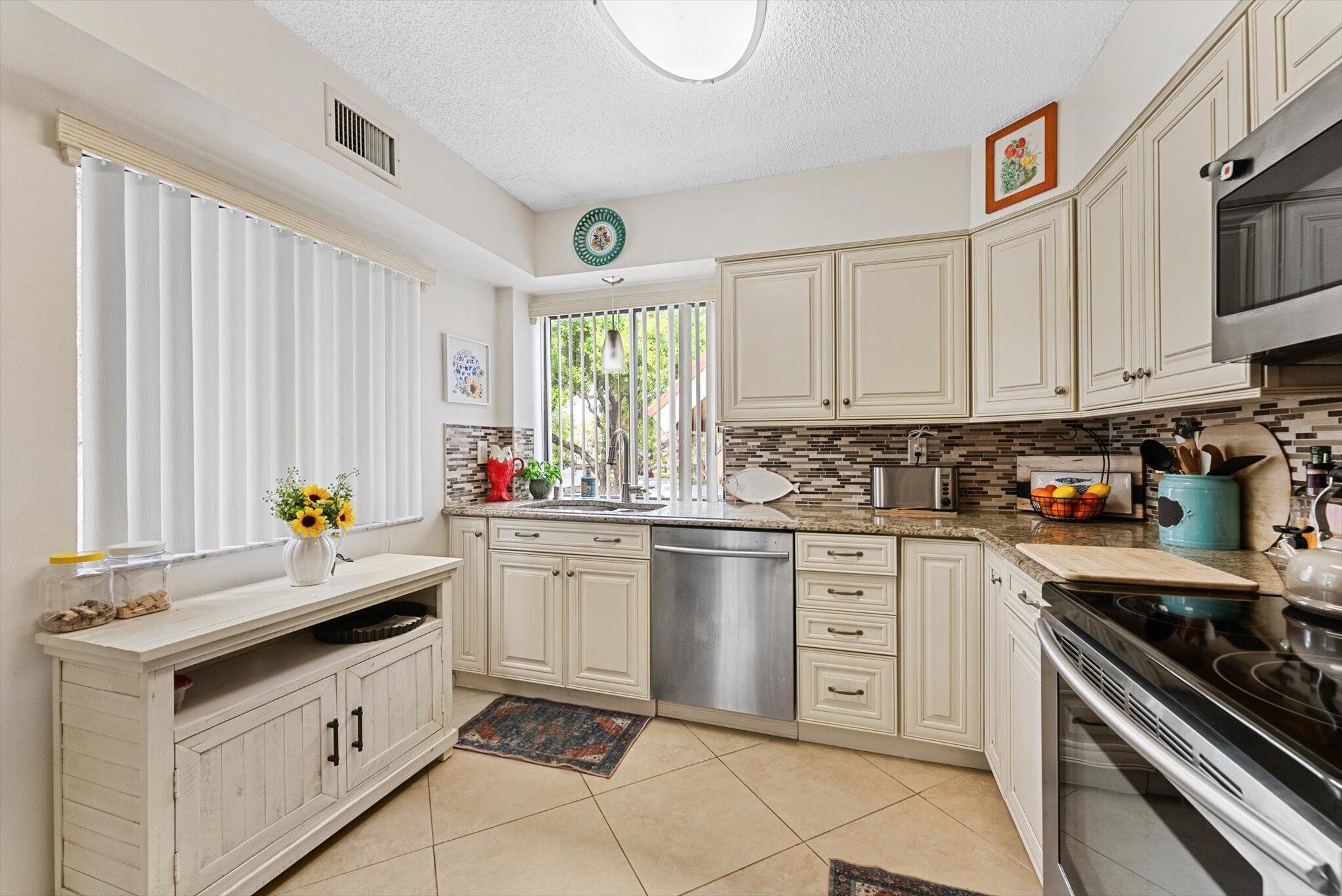 11282 Green Lake Drive 204