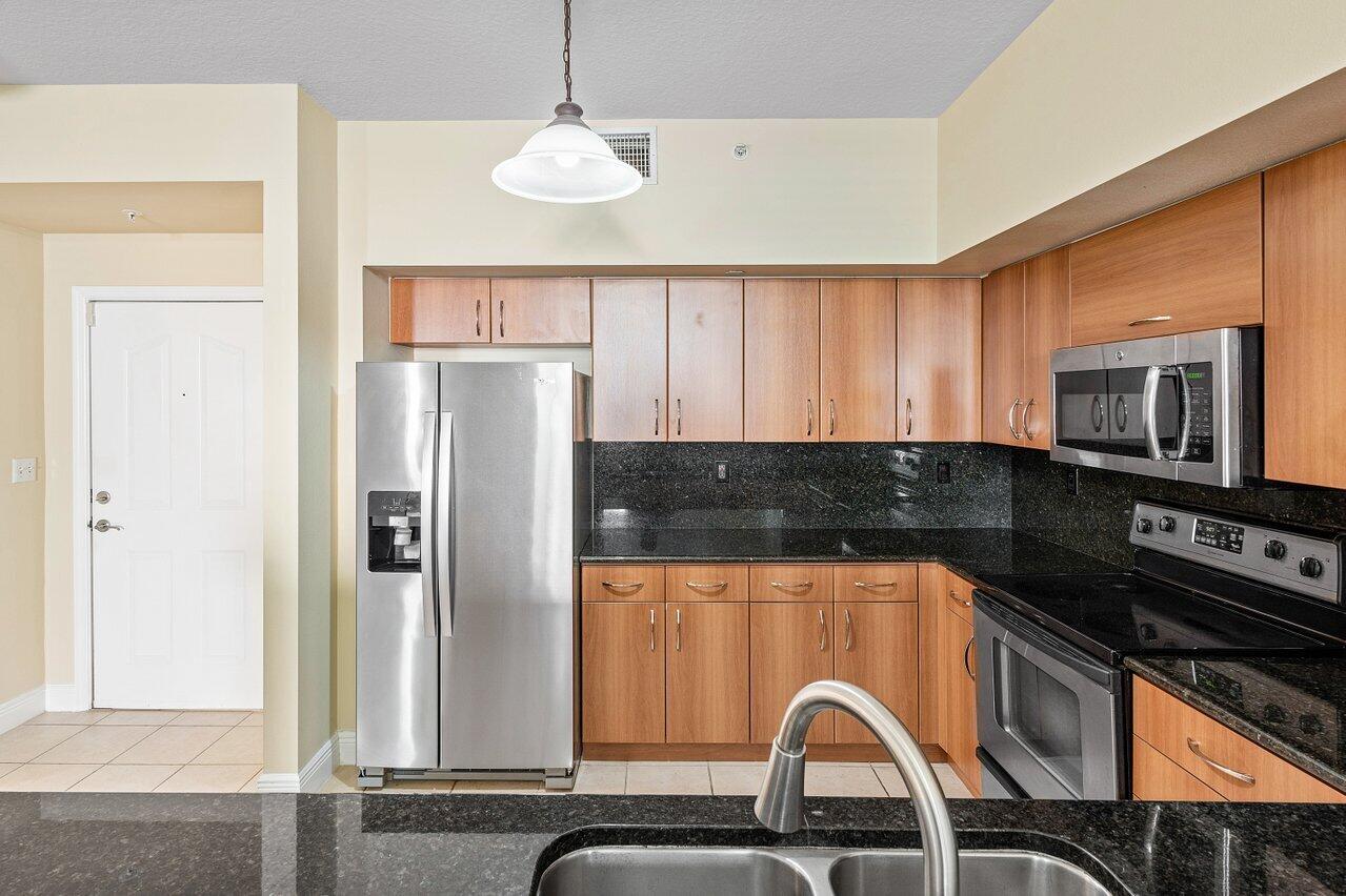 250 NE 3rd Avenue 1-205