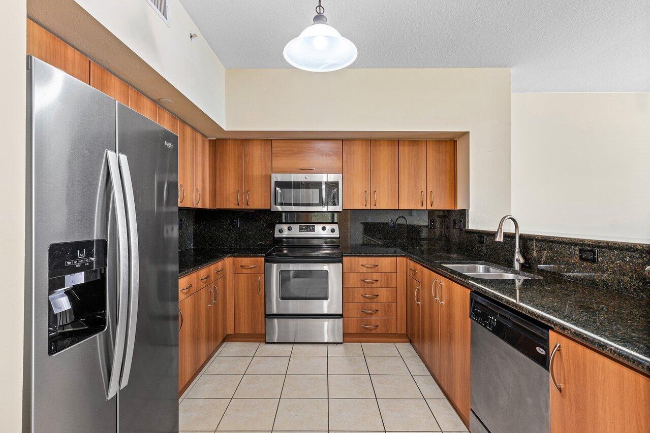 250 NE 3rd Avenue 1-205