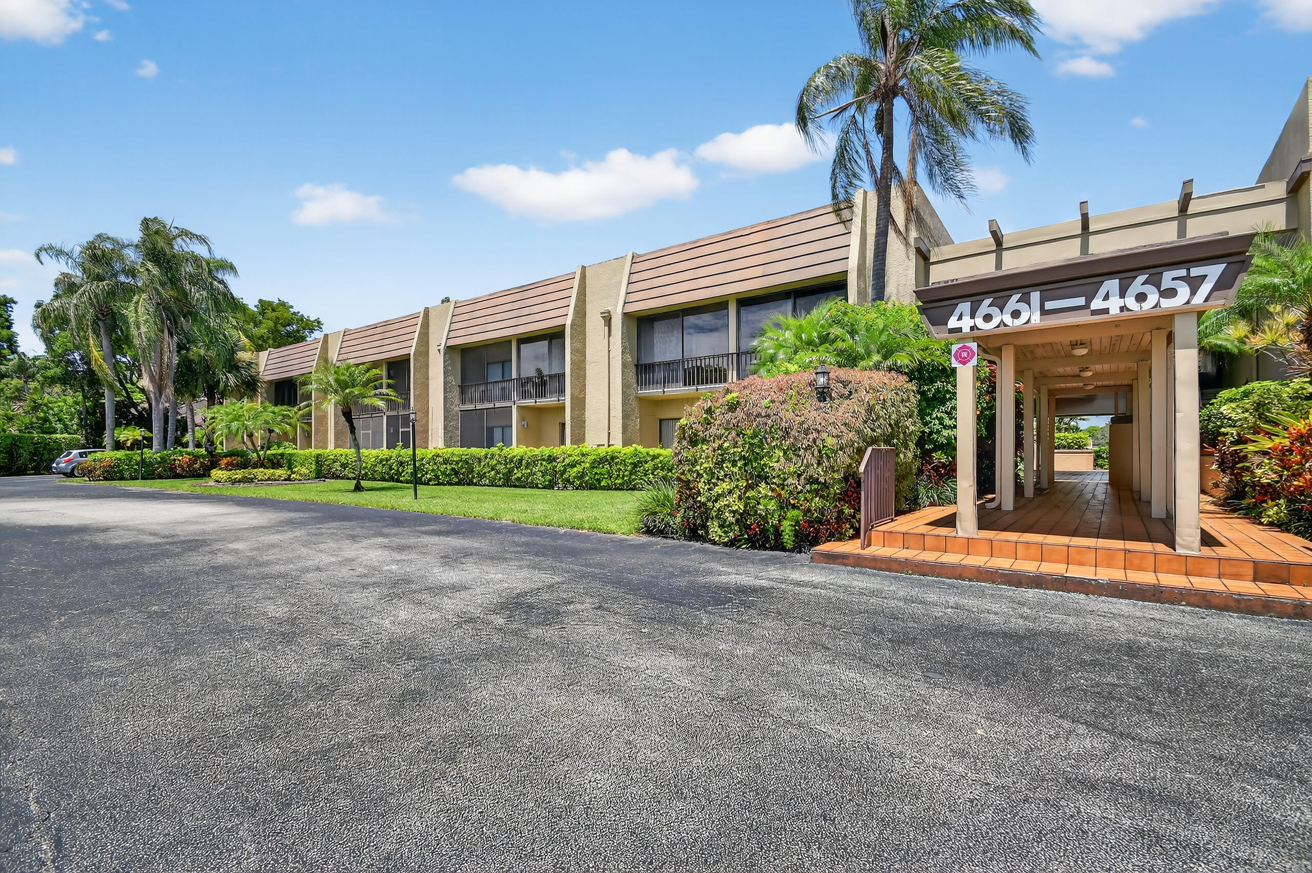 4661 Fountains Drive 112