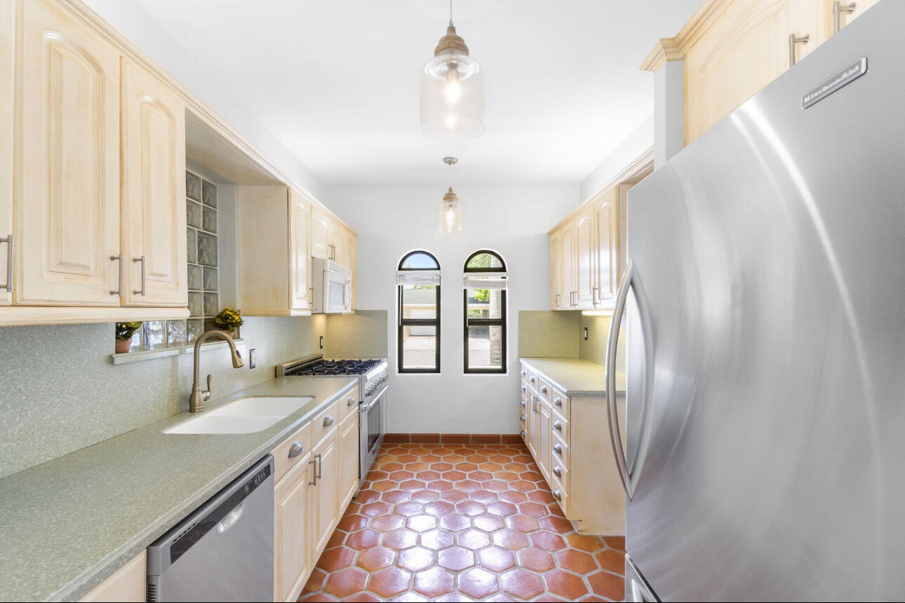 400 33rd Street