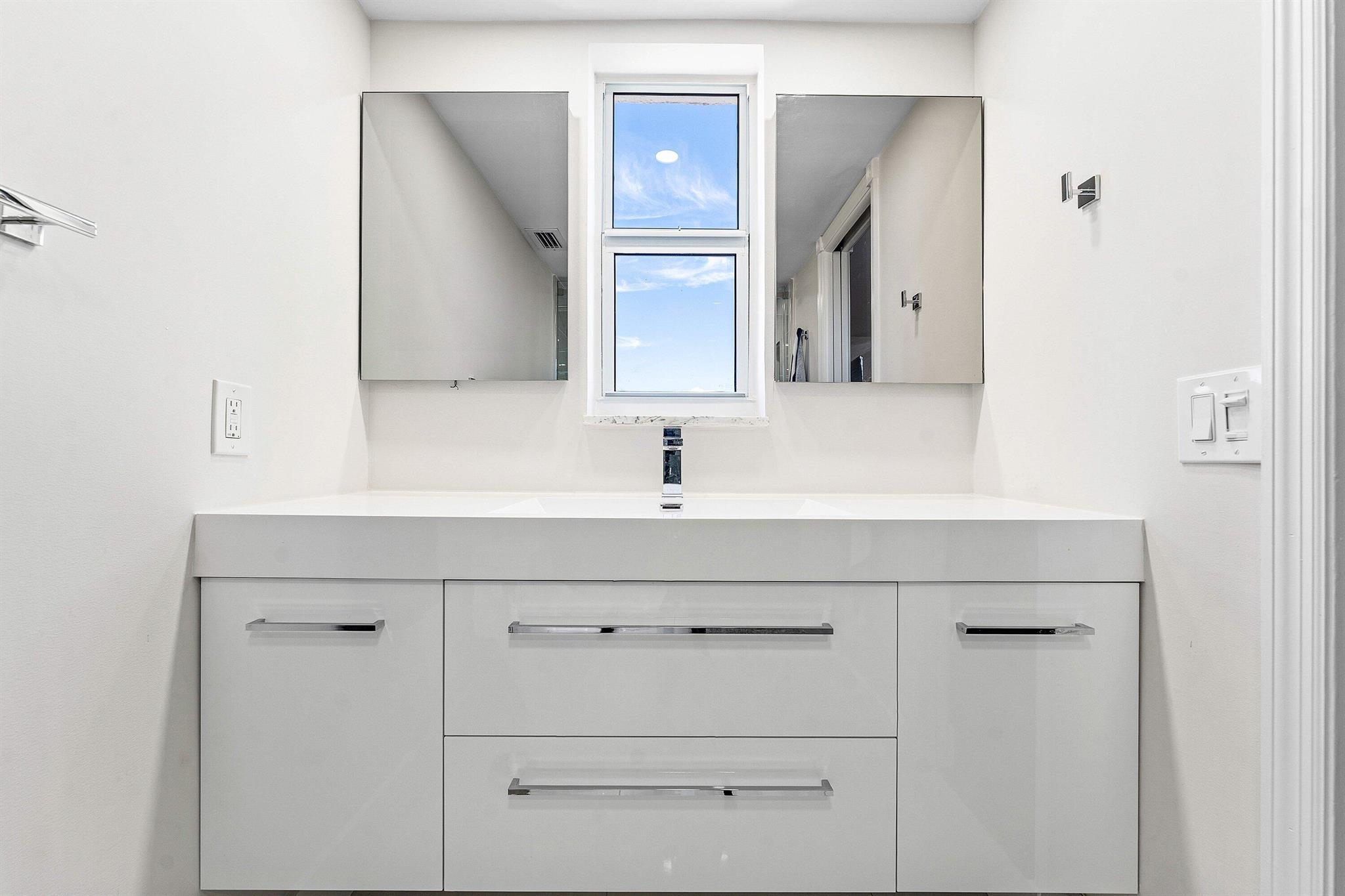 1160 Hillsboro Mile 607