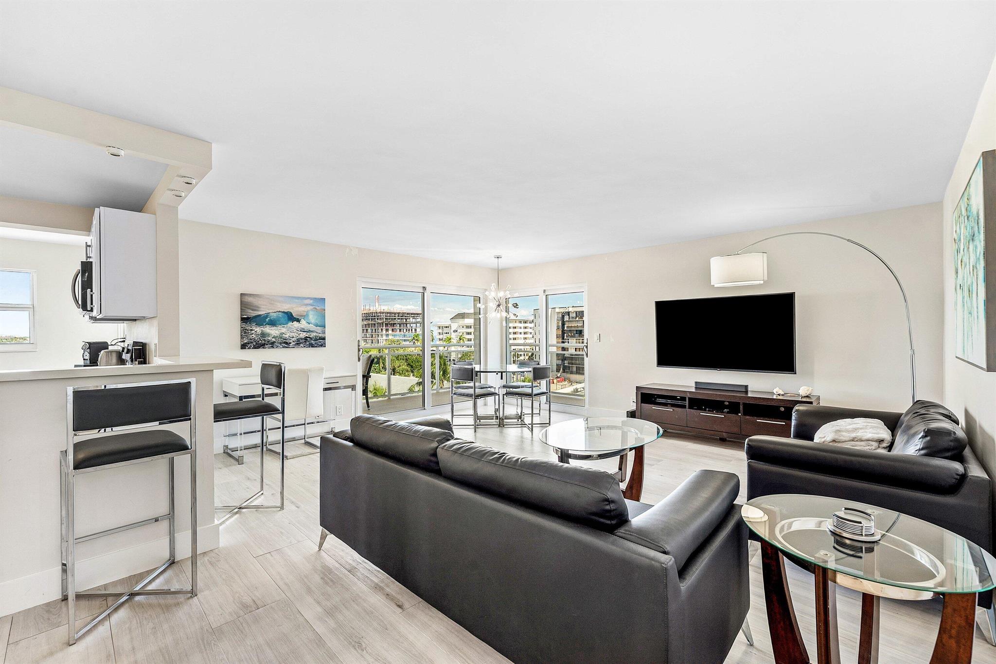 1160 Hillsboro Mile 607