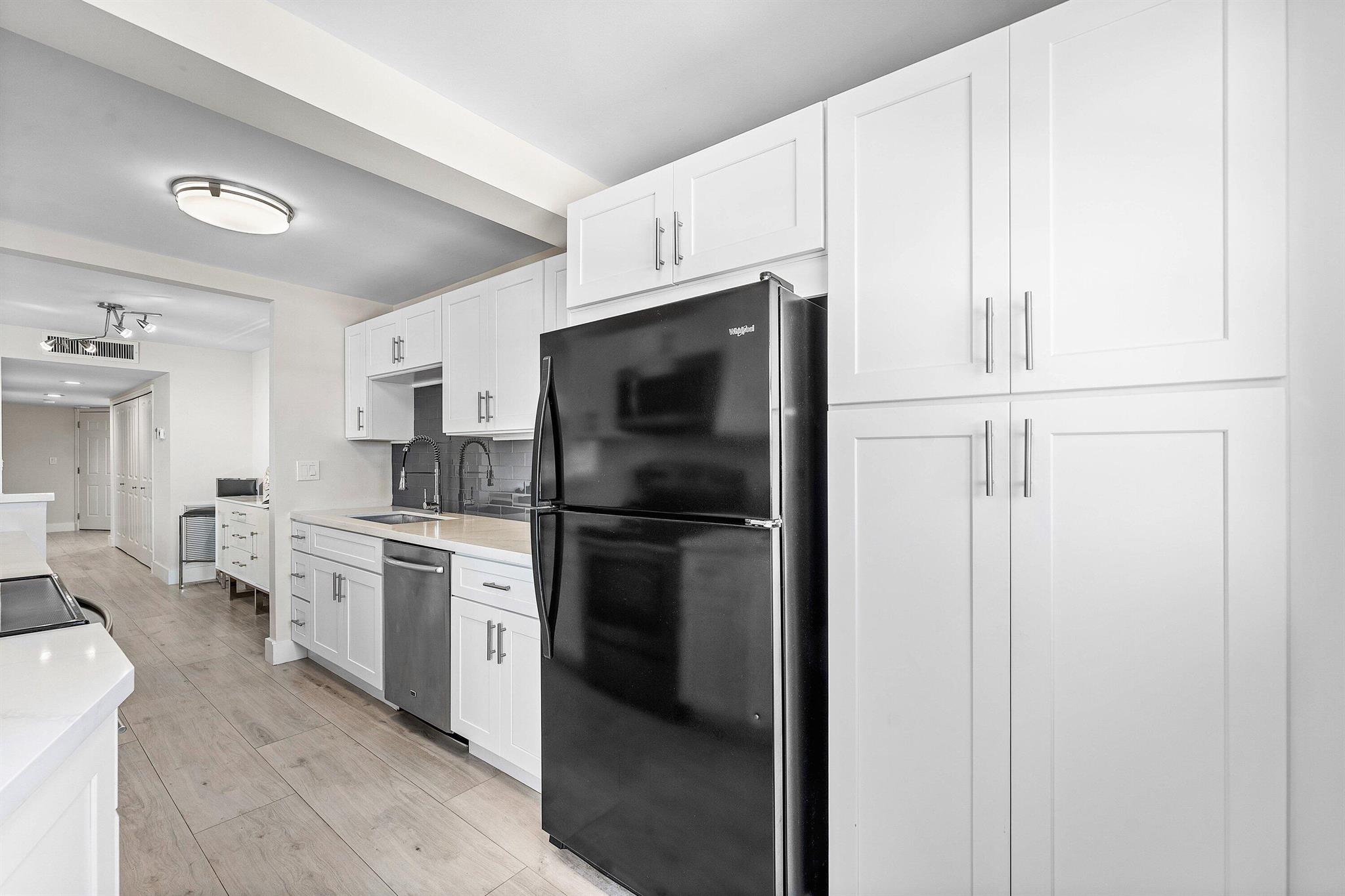 1160 Hillsboro Mile 607