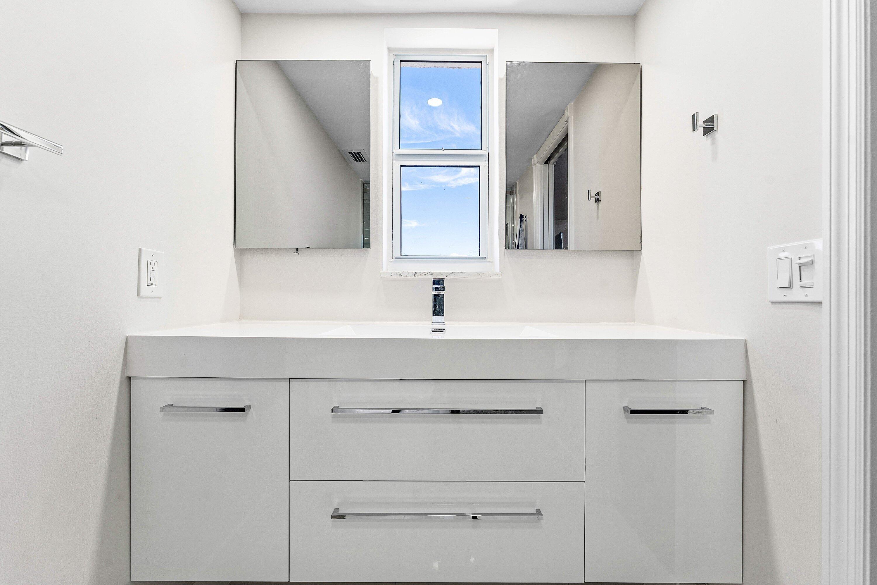 1160 Hillsboro Mile 607