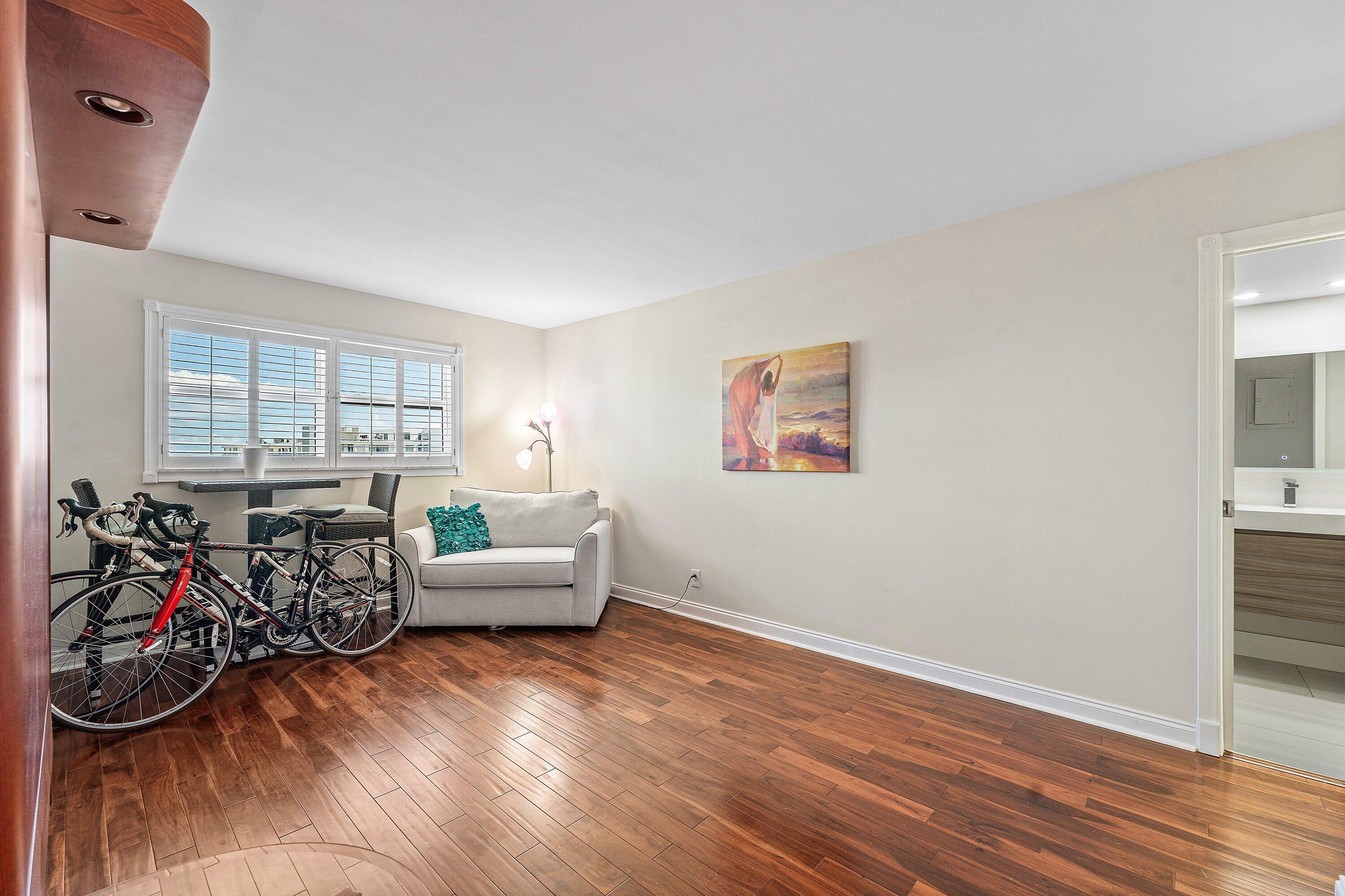 1160 Hillsboro Mile 607