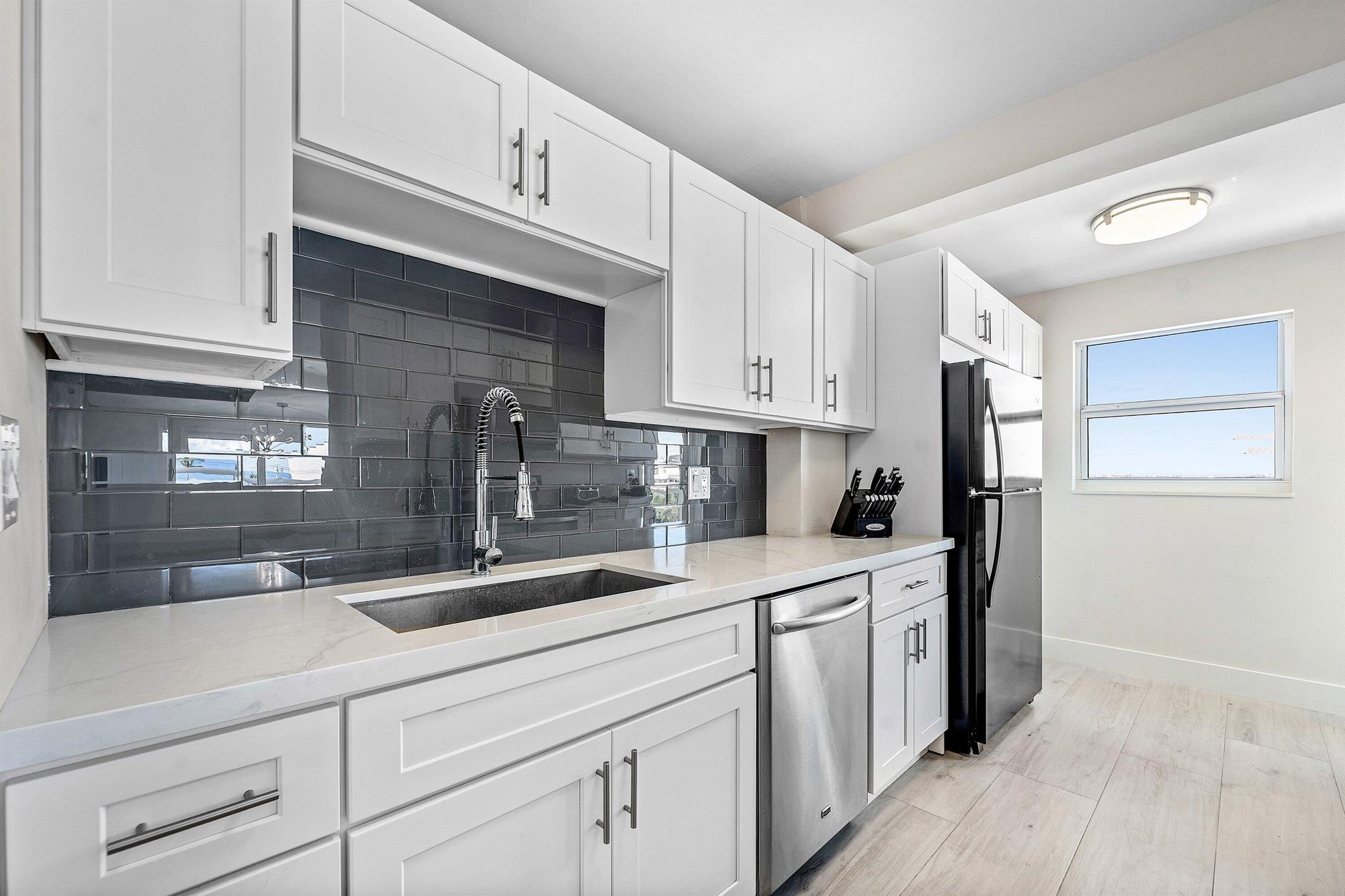 1160 Hillsboro Mile 607