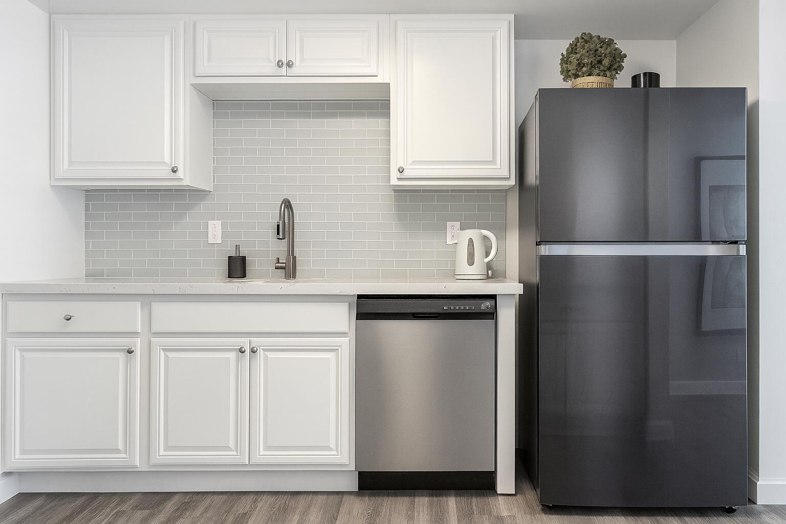 801 Andrews Avenue 4