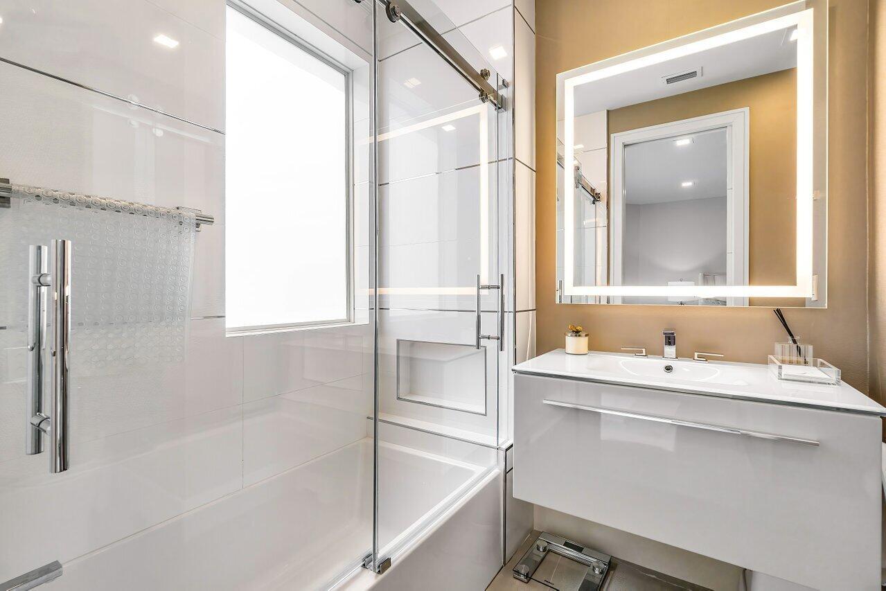 3506 NW Clubside Circle