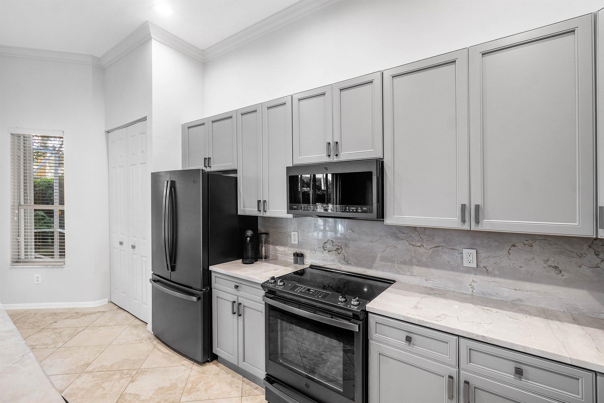 7880 New Holland Way