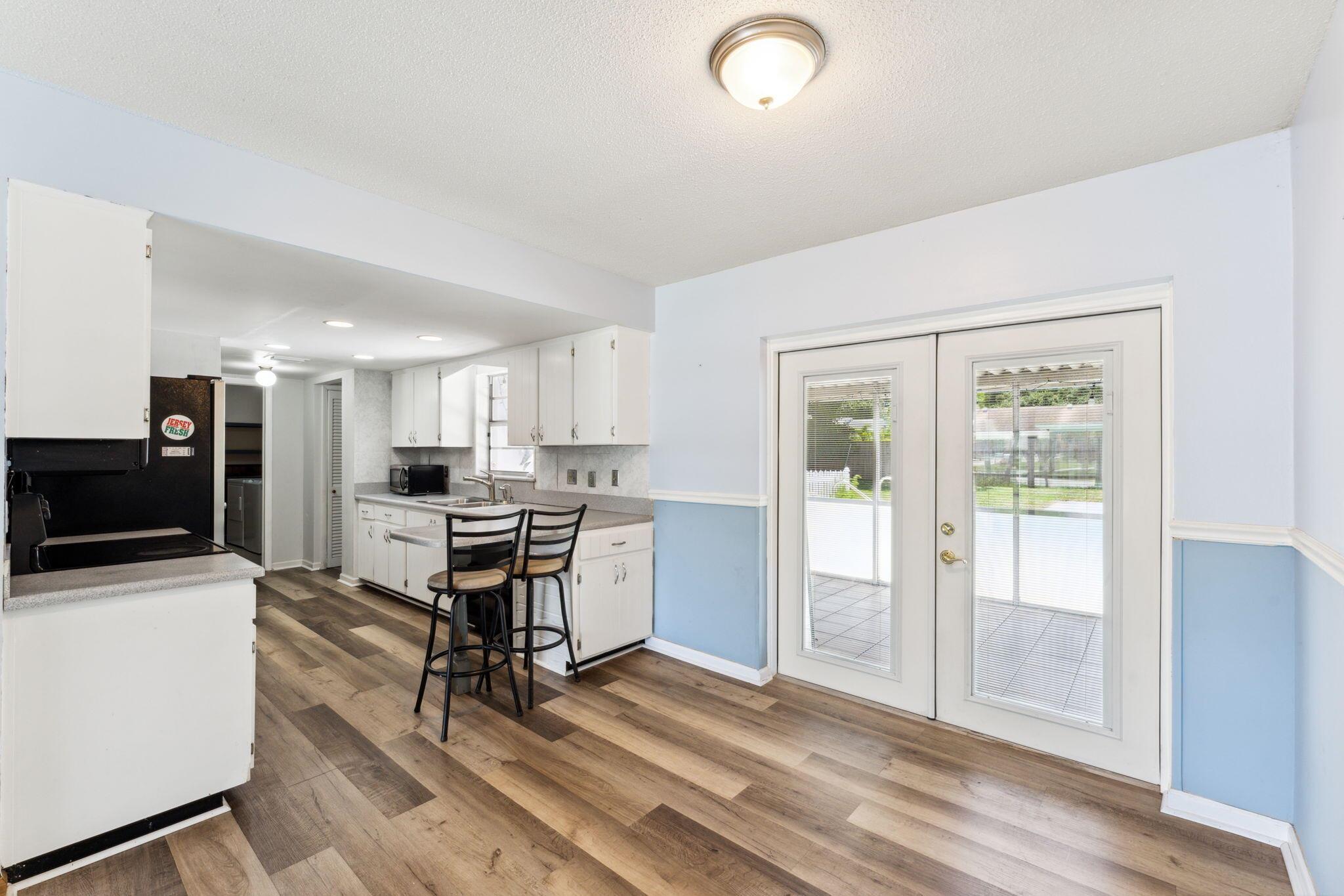 4194 Honeysuckle Avenue