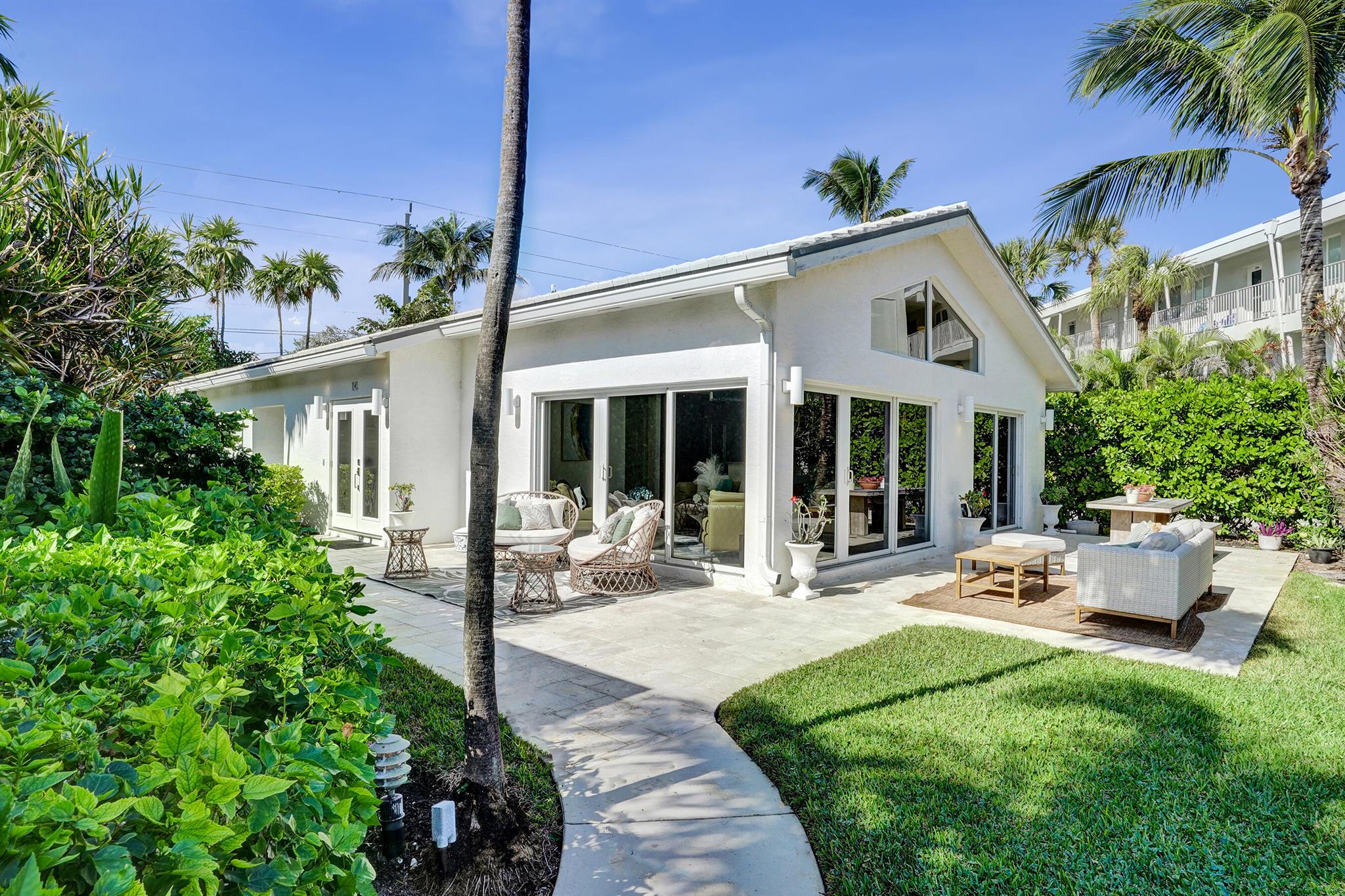 1212 Hillsboro Mile Villa 14