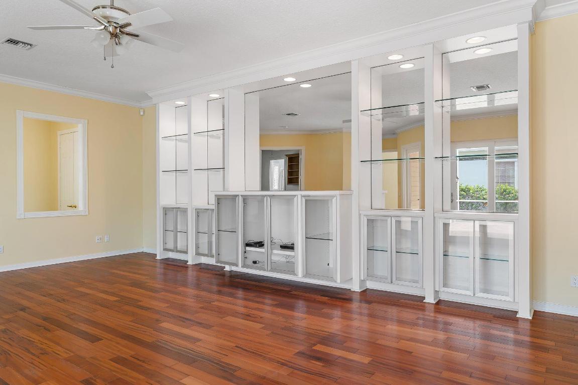 215 New Haven Boulevard