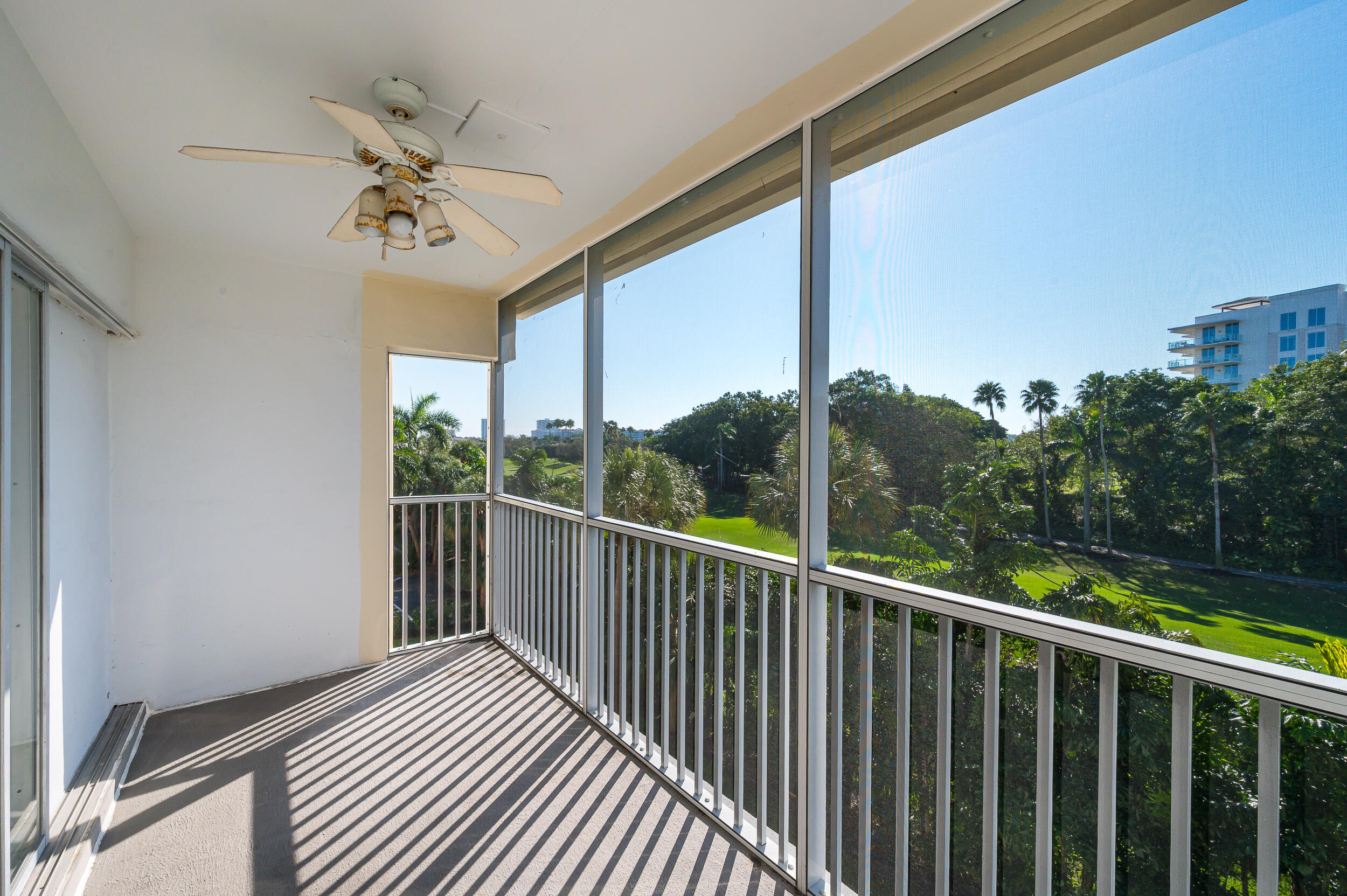 200 E Royal Palm Road 4040