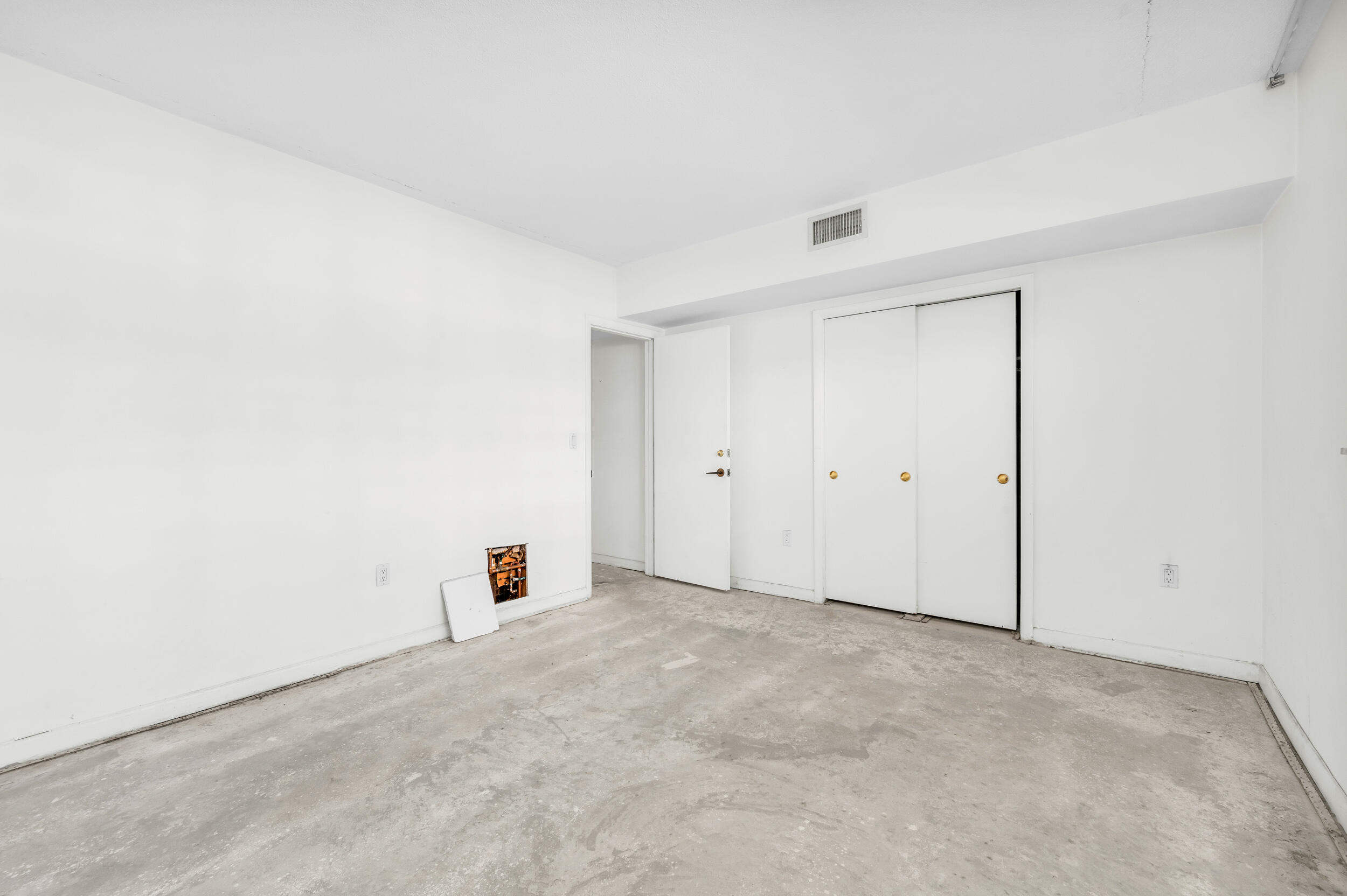 200 E Royal Palm Road 4040