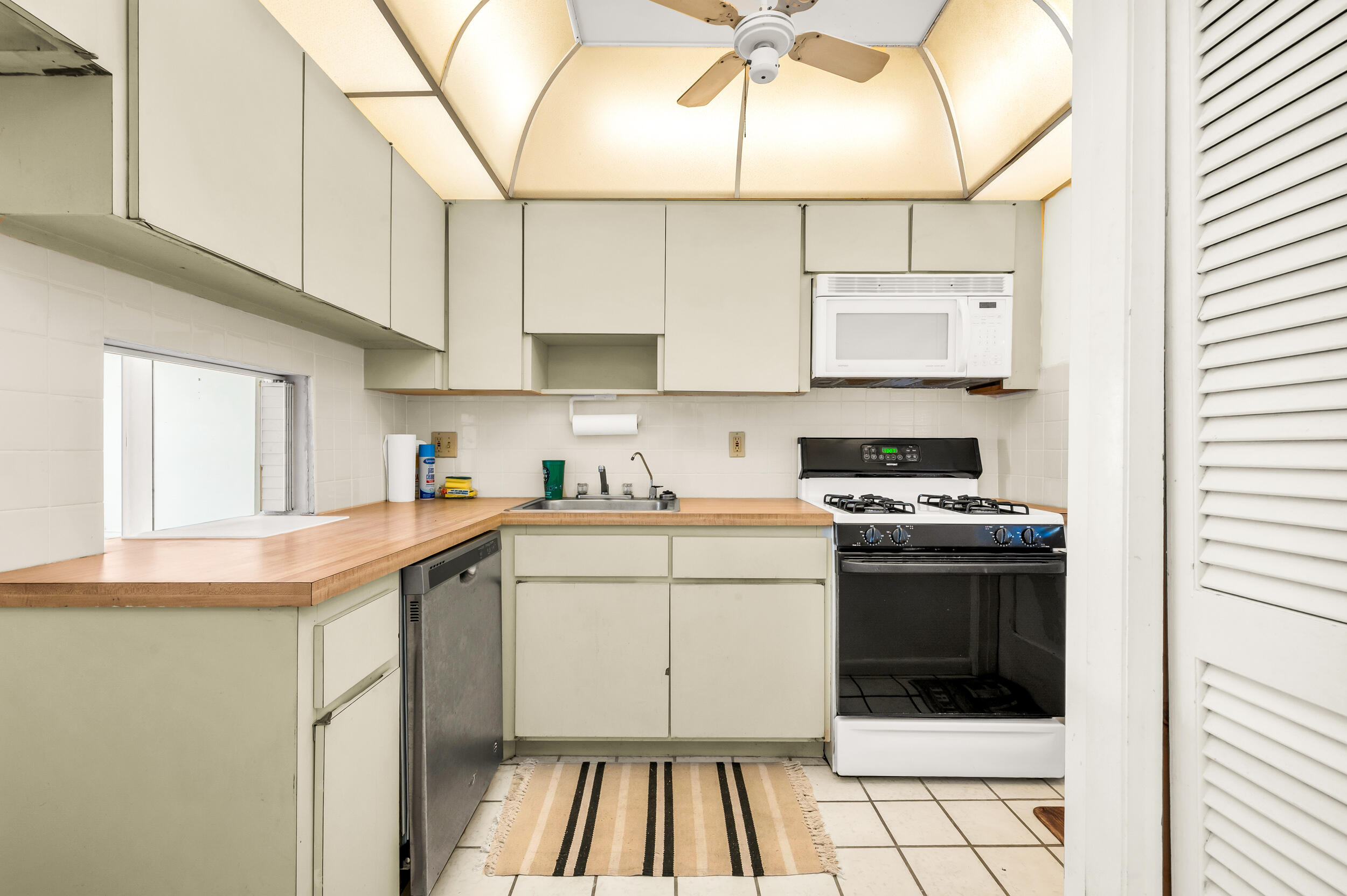 200 E Royal Palm Road 4040
