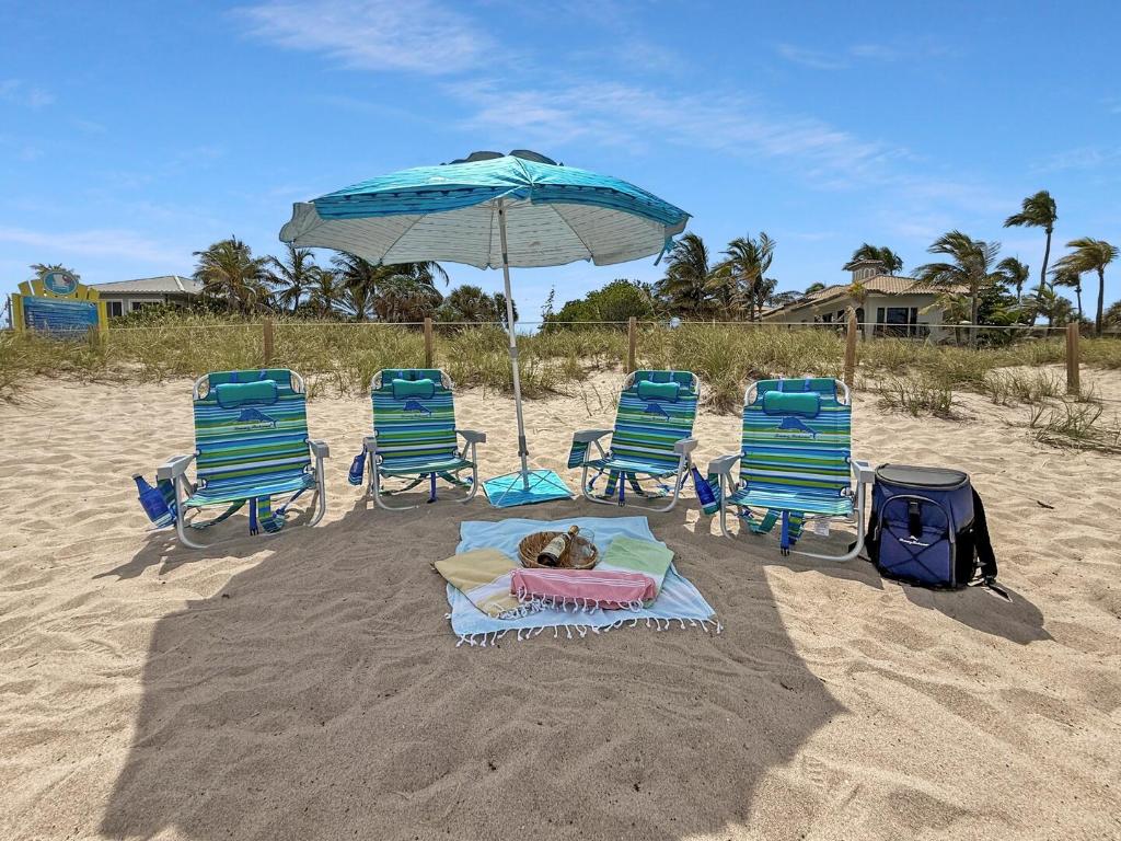 4555 W Tradewinds Avenue, Lauderdale-By-The-Sea