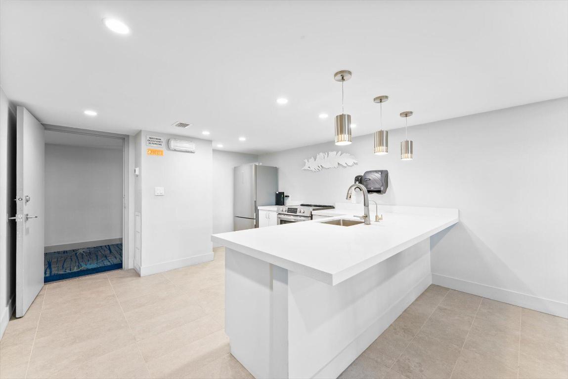 1160 N Federal Highway 221, Fort Lauderdale Unit: 221