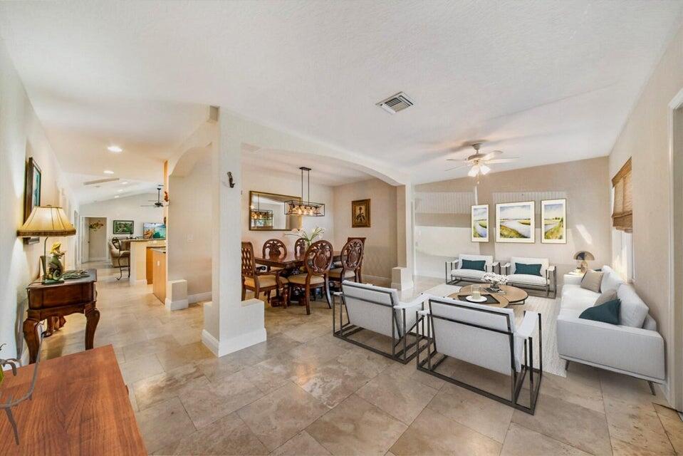 2220 W Pineridge Court, Delray Beach