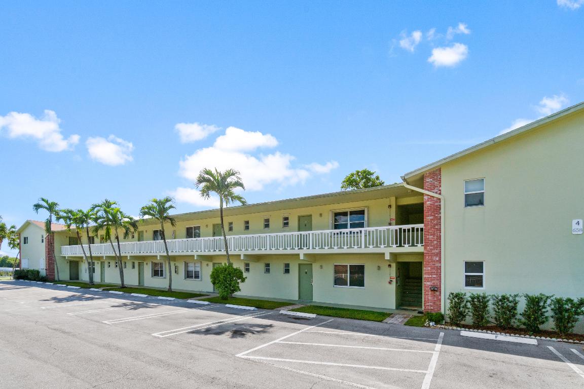 658 NE 6th Court E E