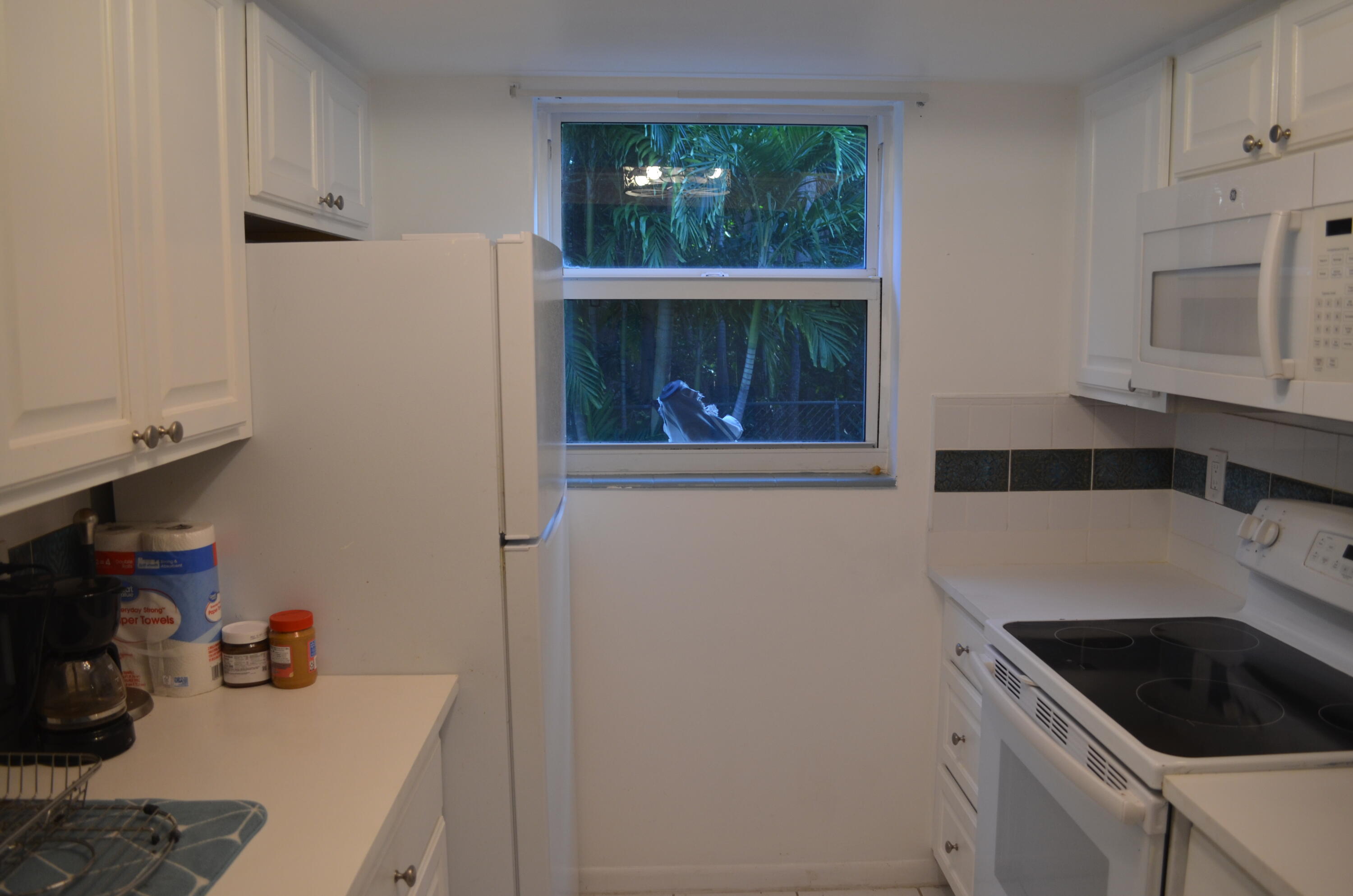 658 NE 6th Court E E