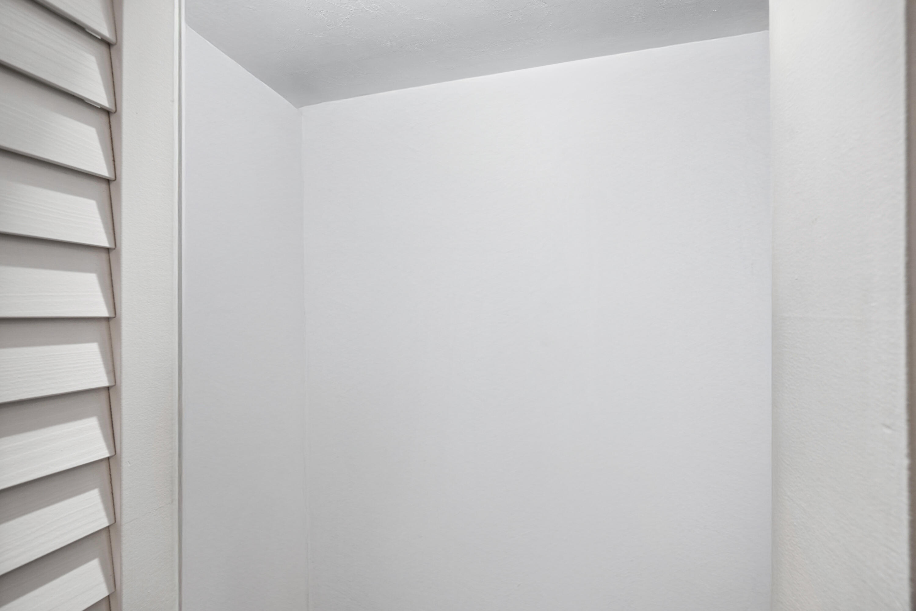 658 NE 6th Court E E