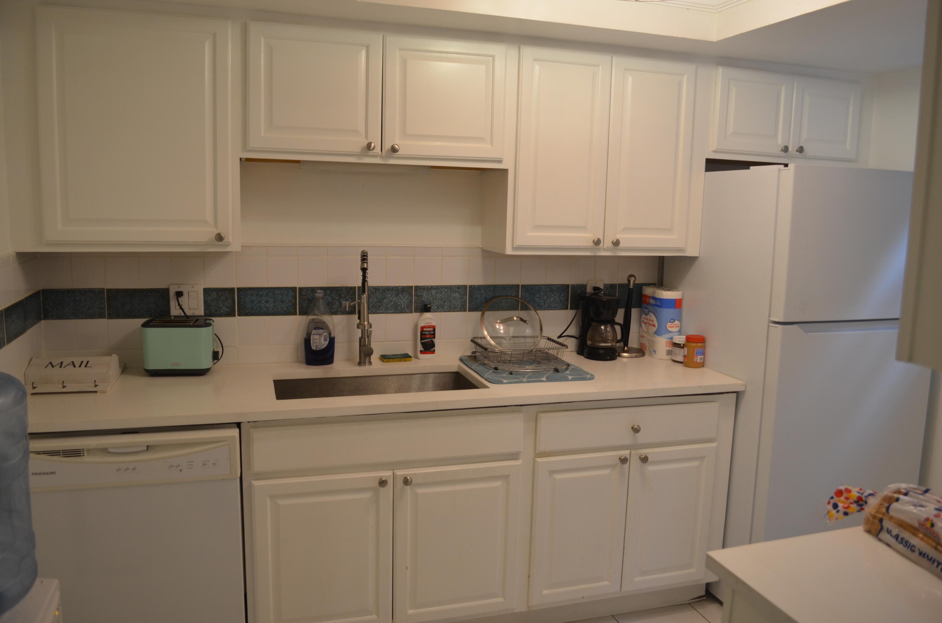 658 NE 6th Court E E