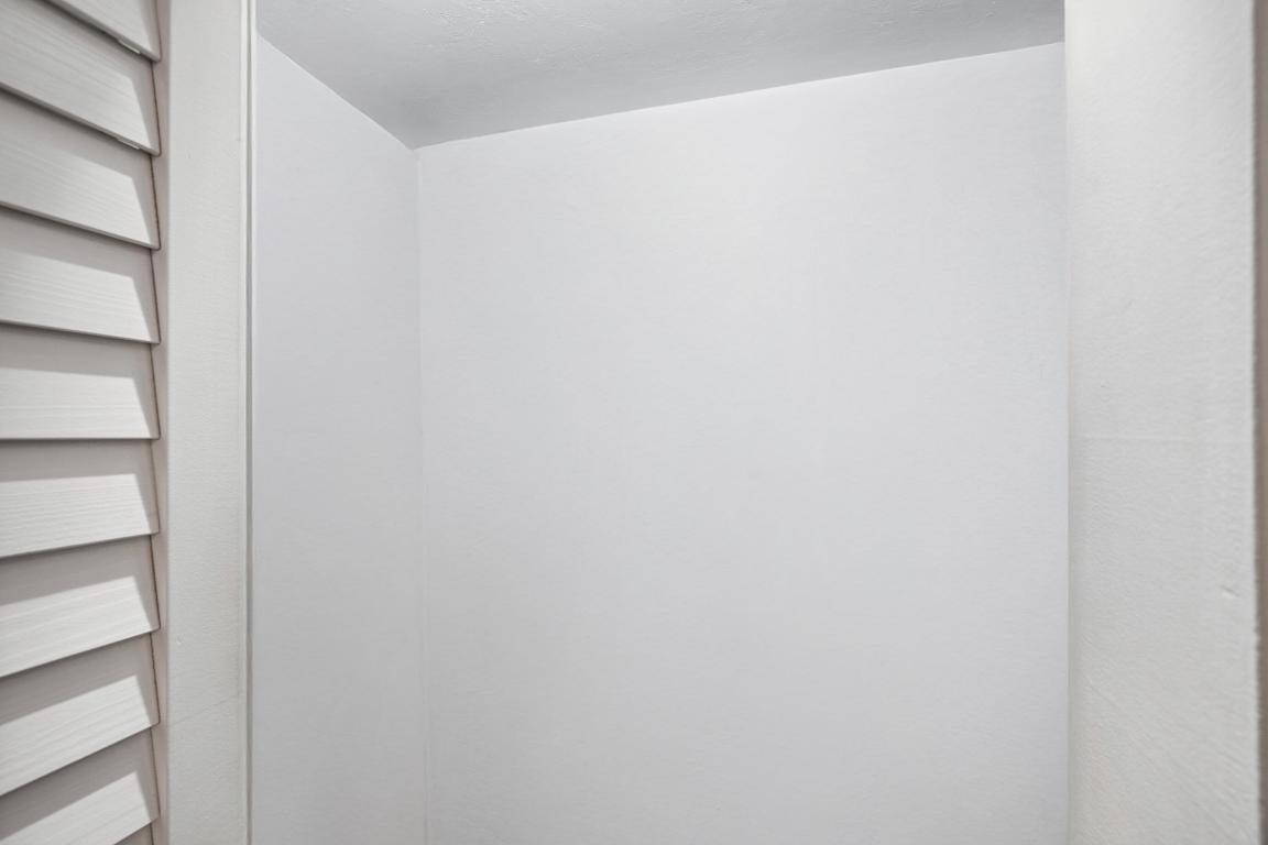 658 NE 6th Court E E