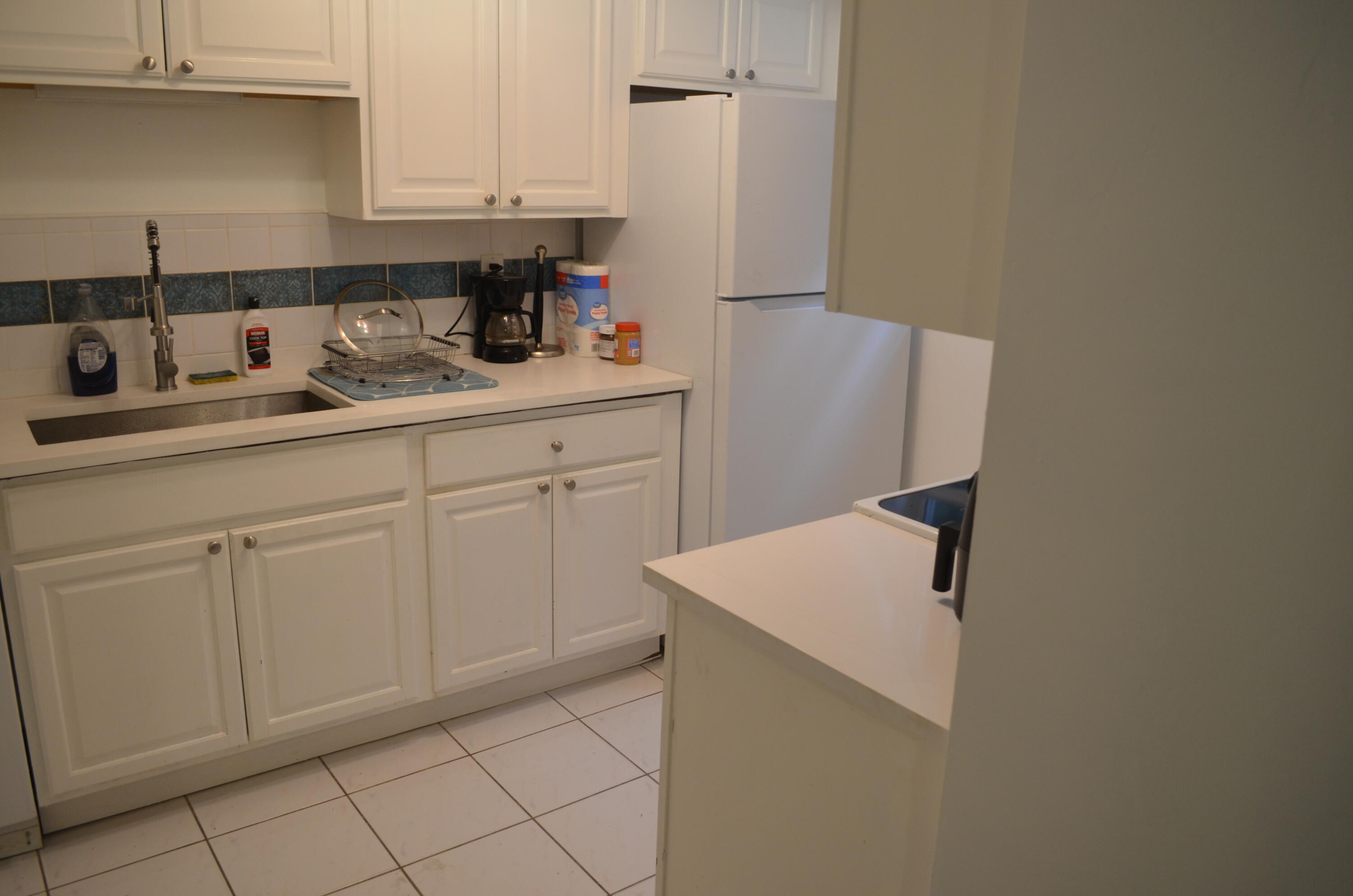 658 NE 6th Court E E