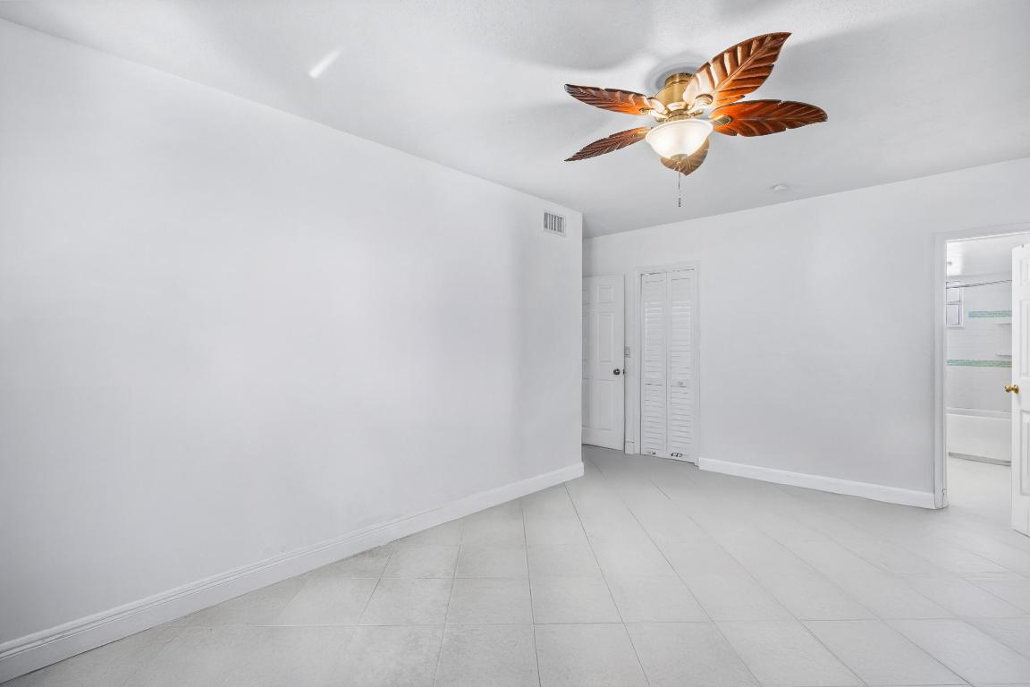 658 NE 6th Court E E