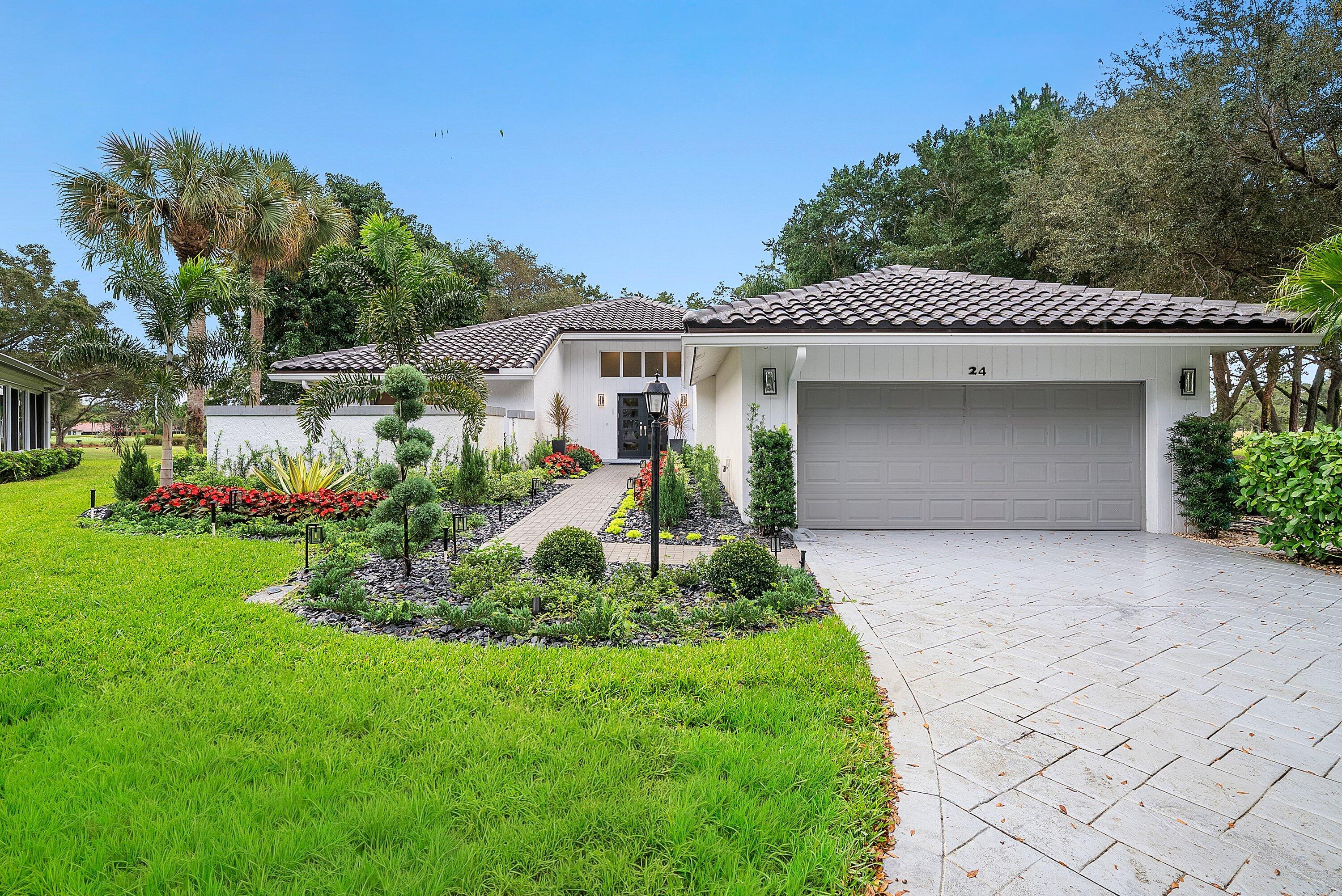 24 Oaks Lane, Boynton Beach