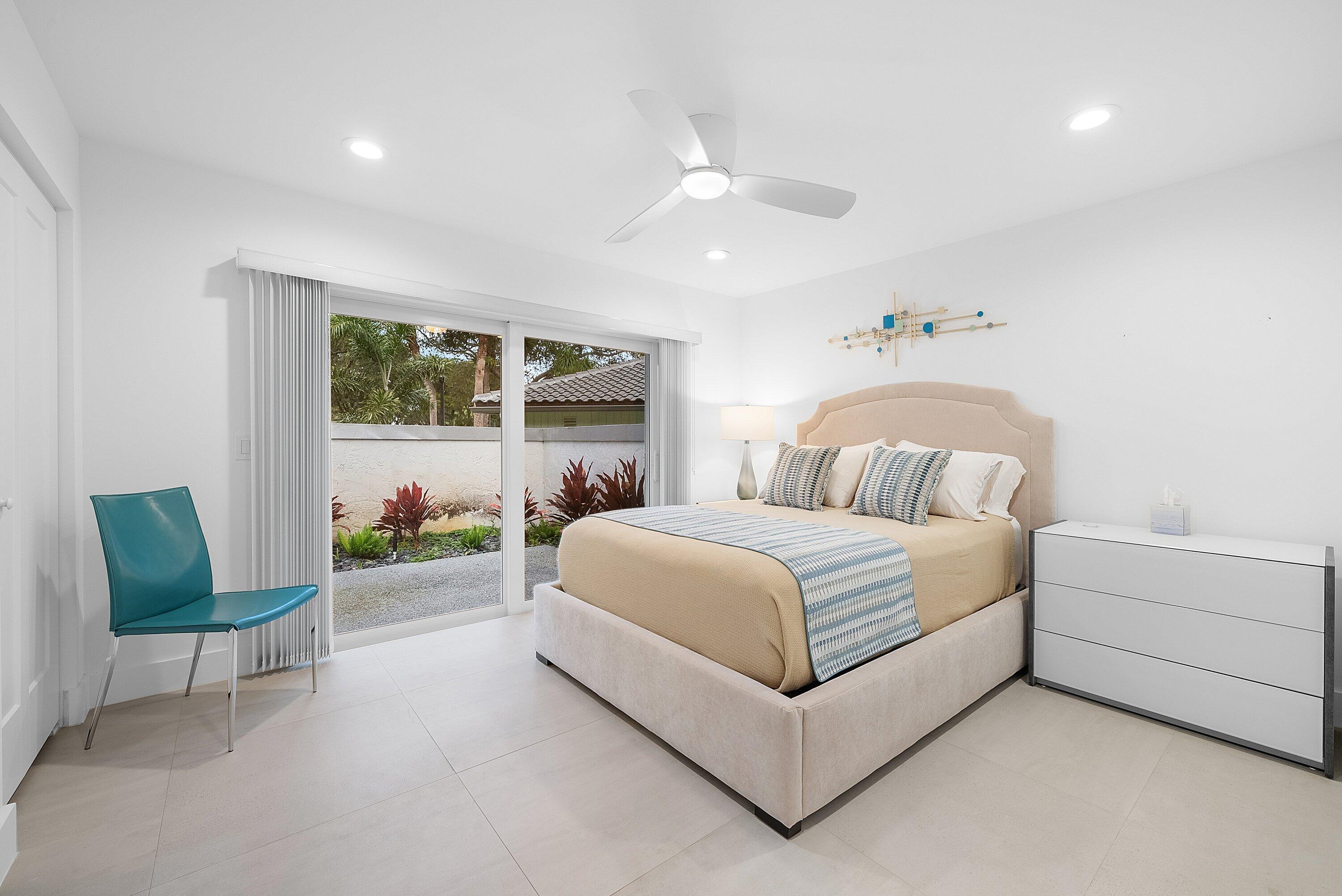 24 Oaks Lane, Boynton Beach