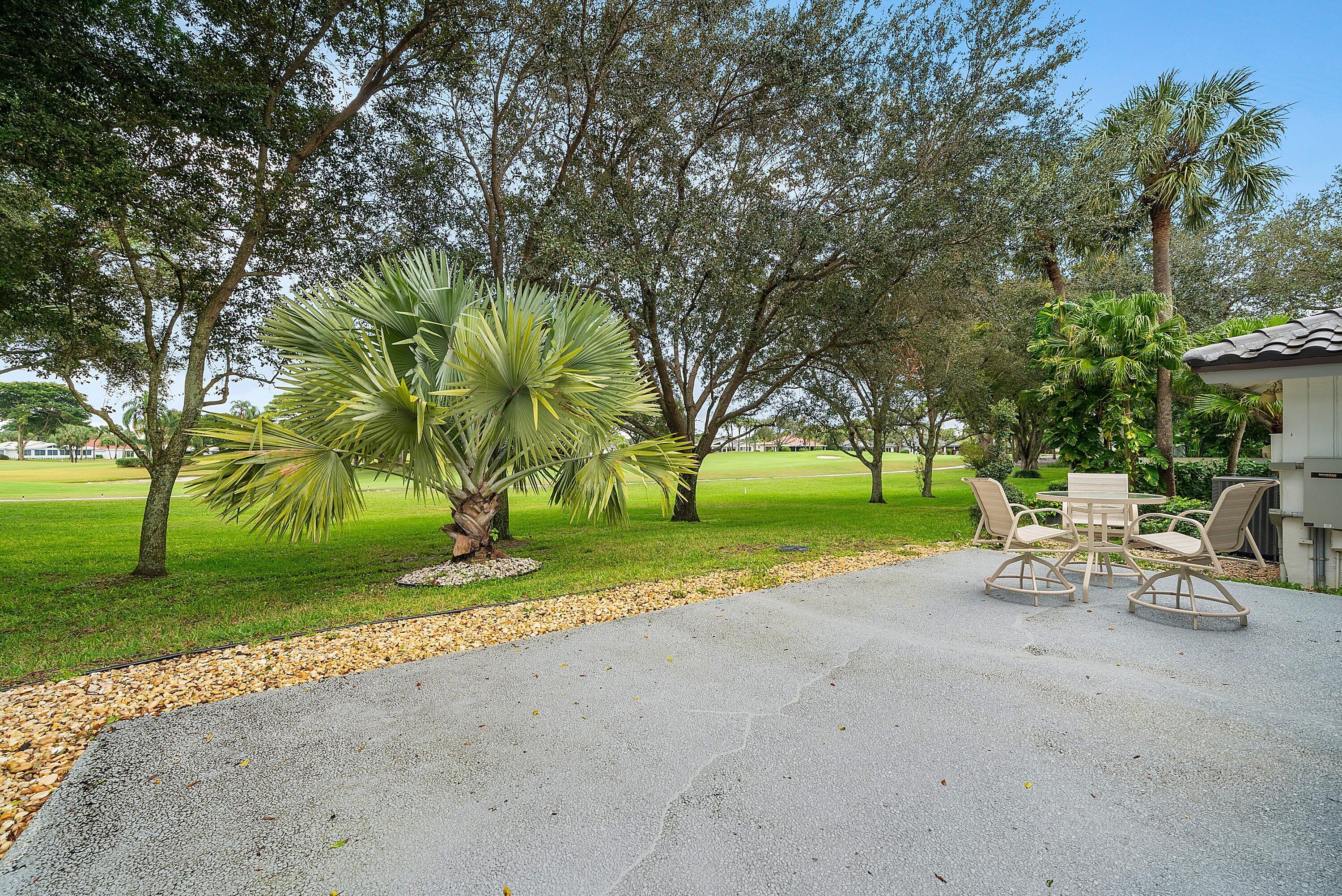 24 Oaks Lane, Boynton Beach
