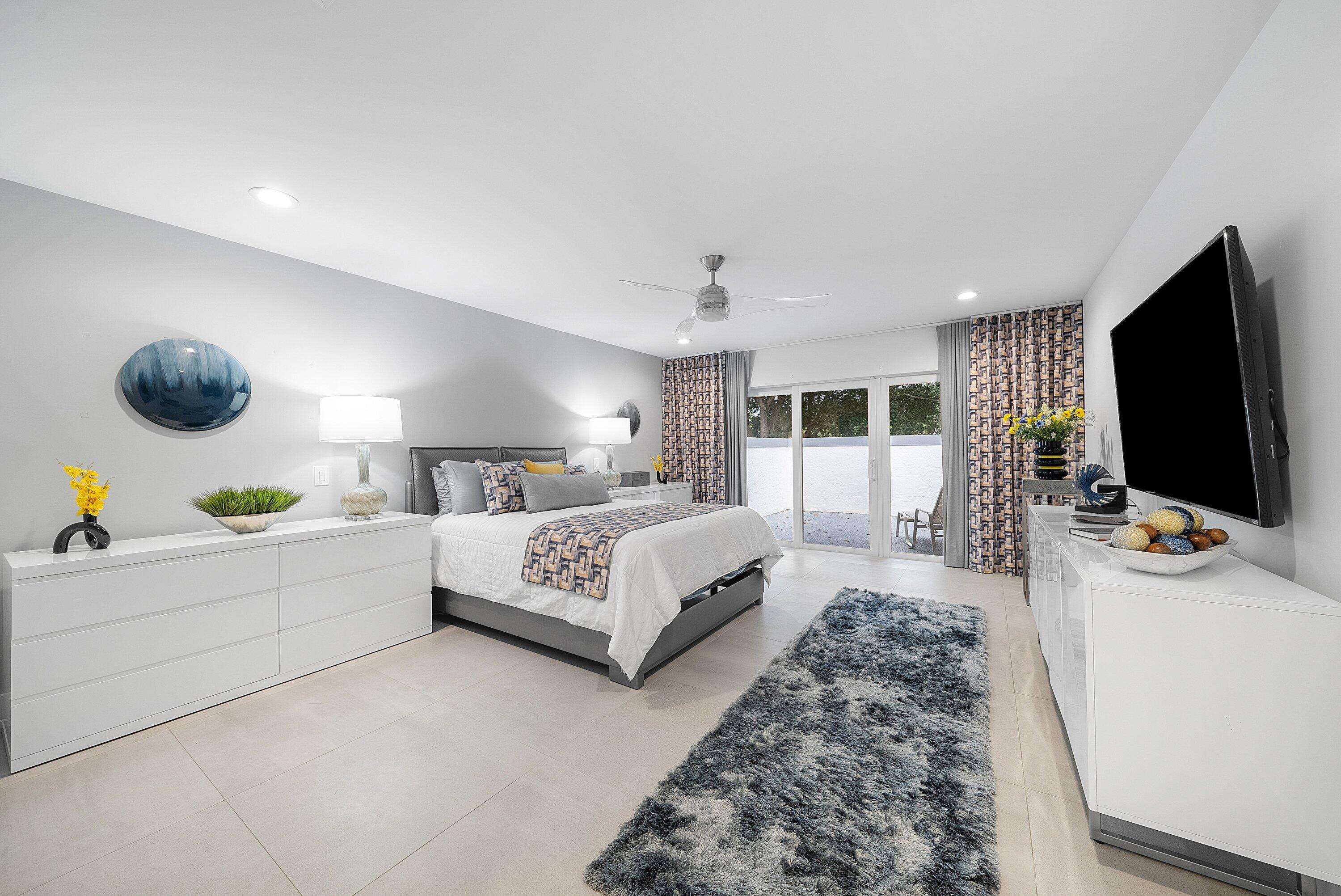 24 Oaks Lane, Boynton Beach