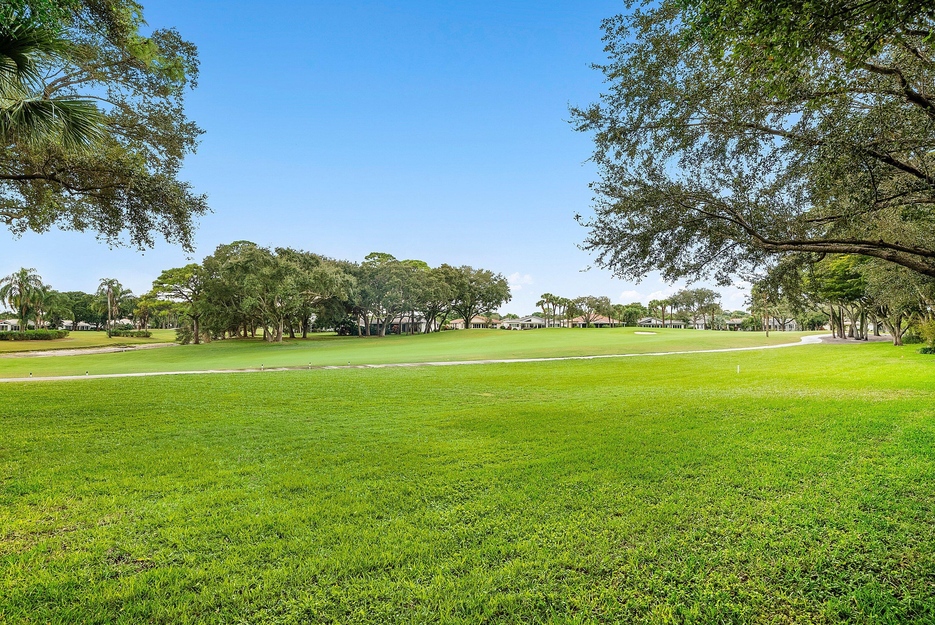 24 Oaks Lane, Boynton Beach