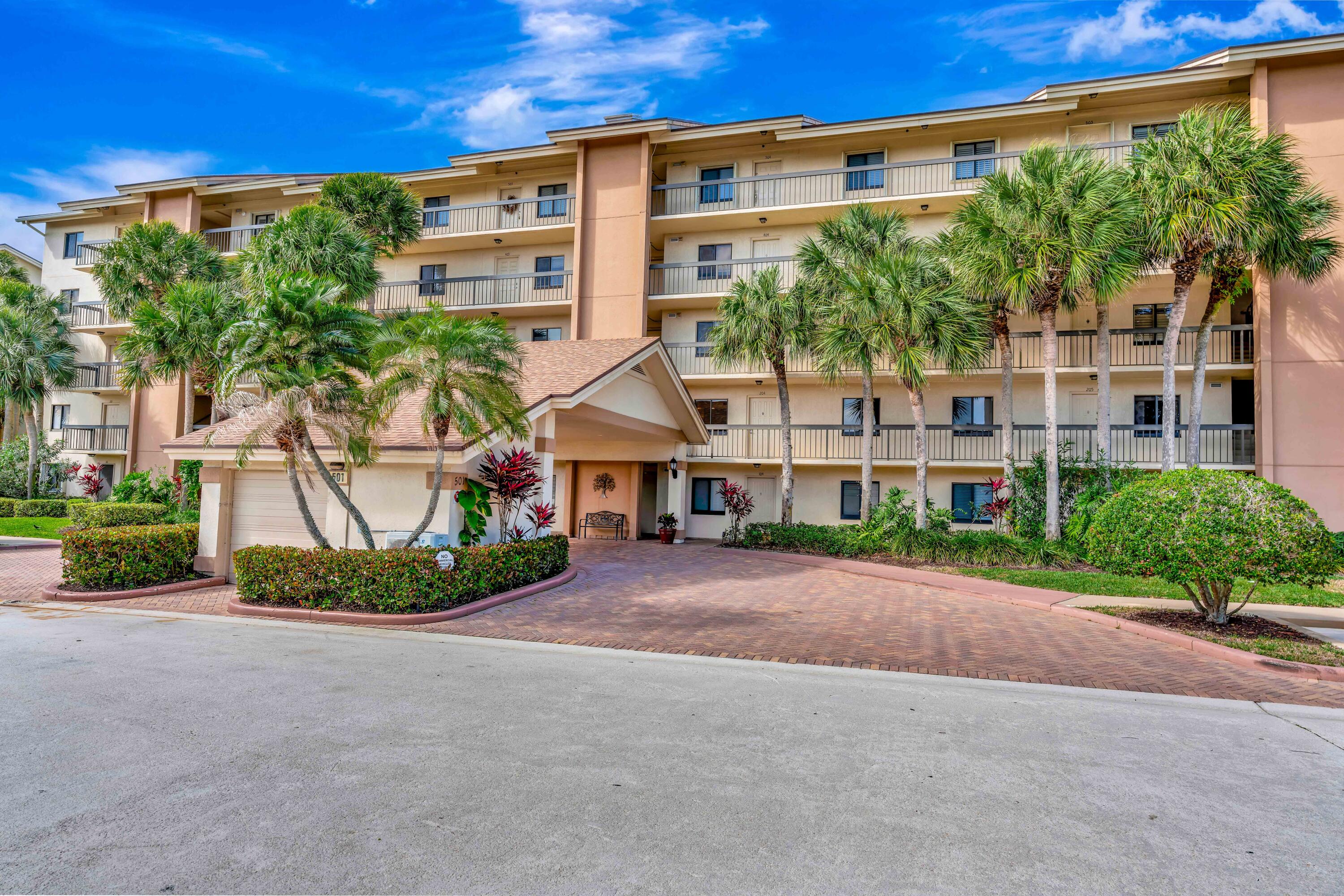 501 Seafarer Circle 204