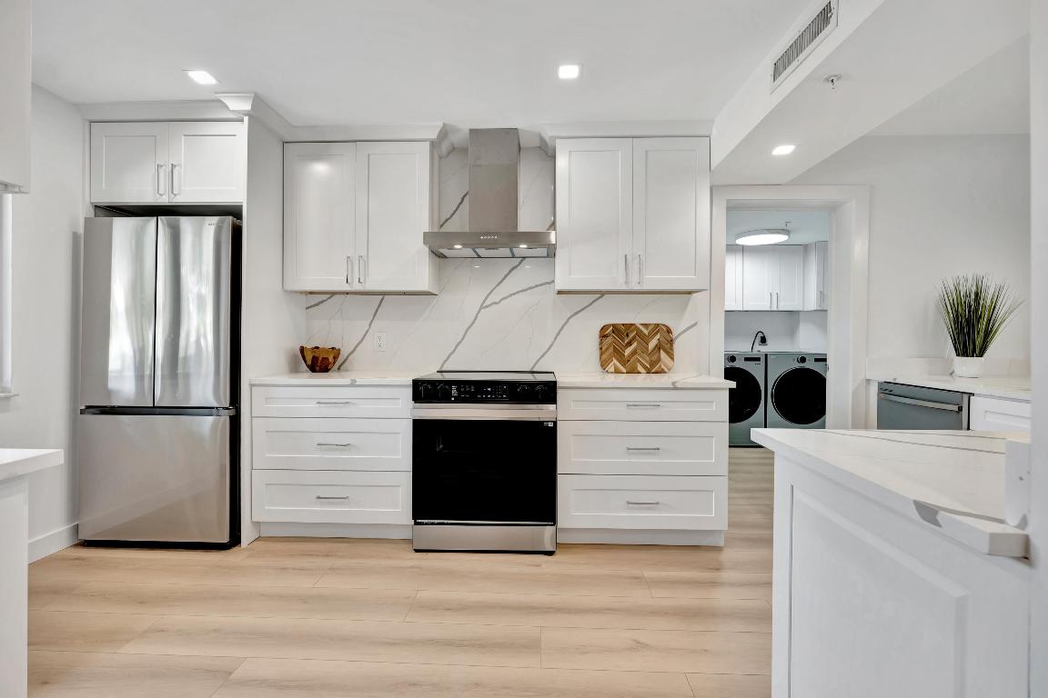 501 Seafarer Circle 204