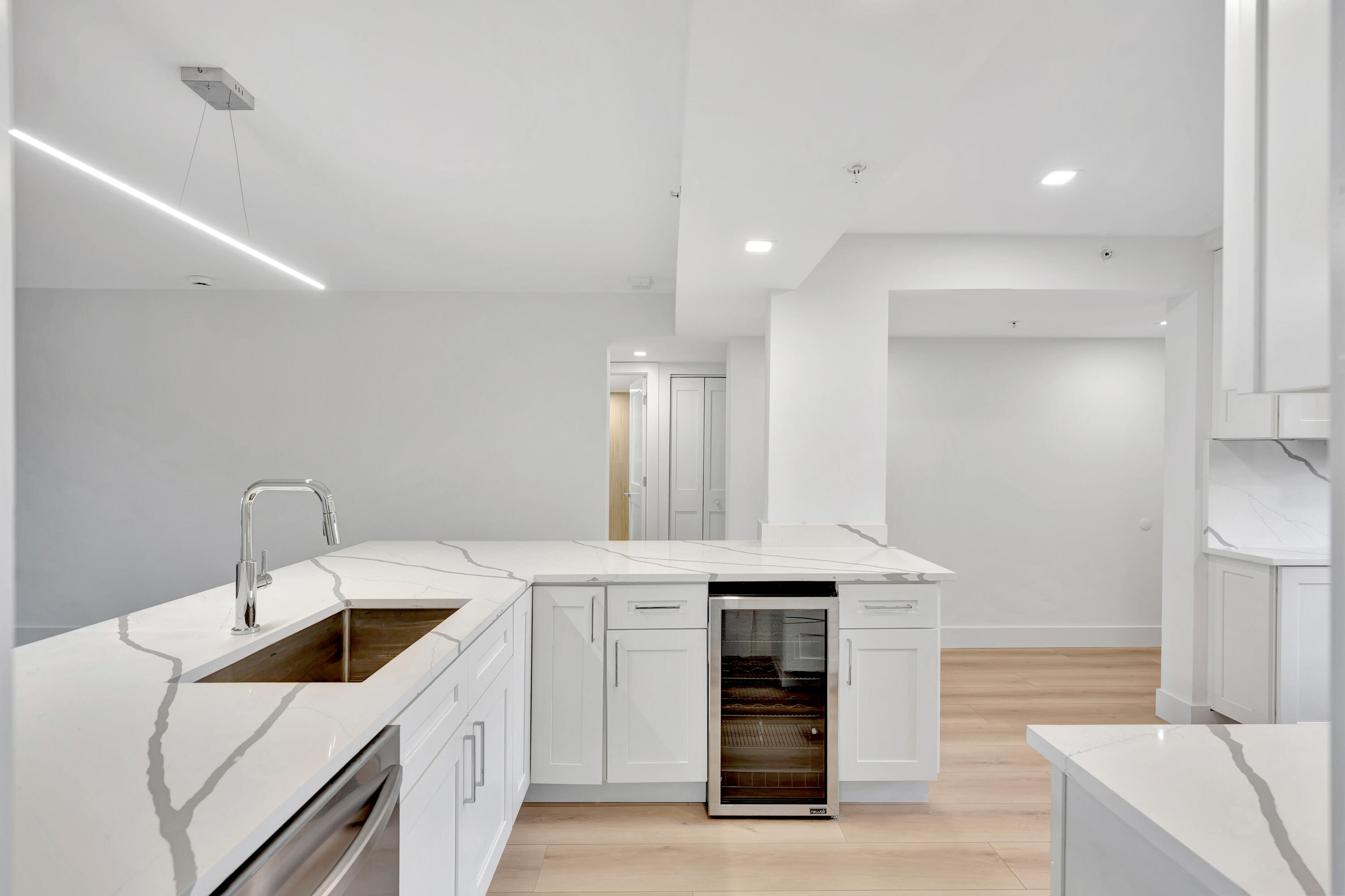 501 Seafarer Circle 204