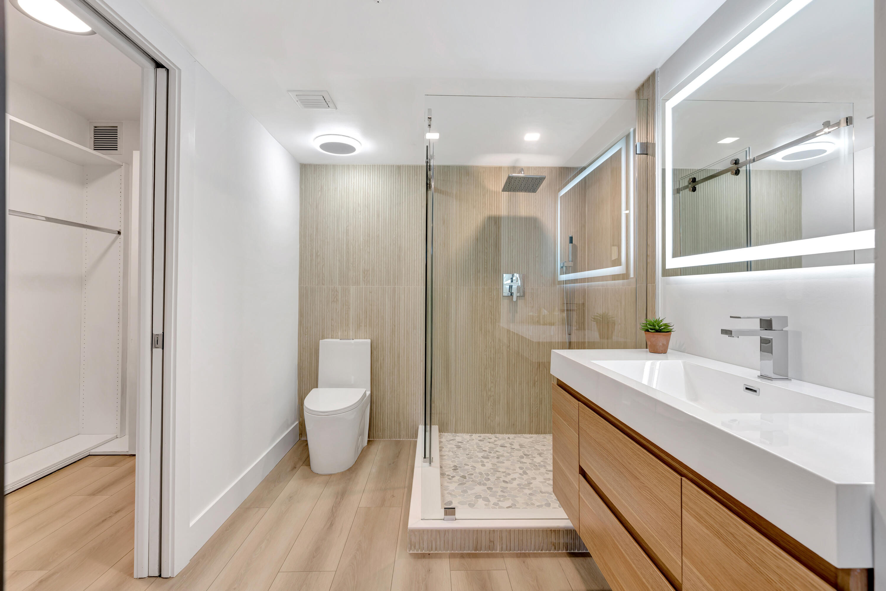 501 Seafarer Circle 204