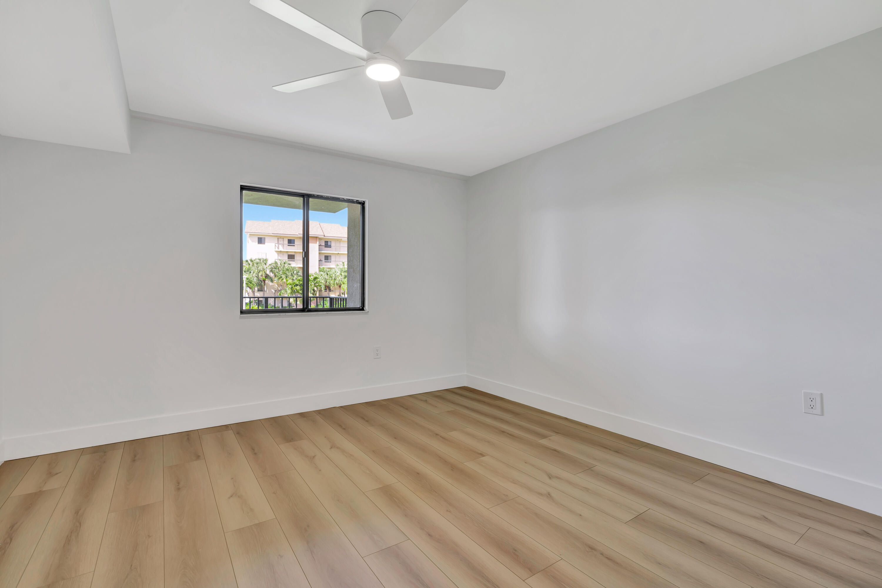 501 Seafarer Circle 204