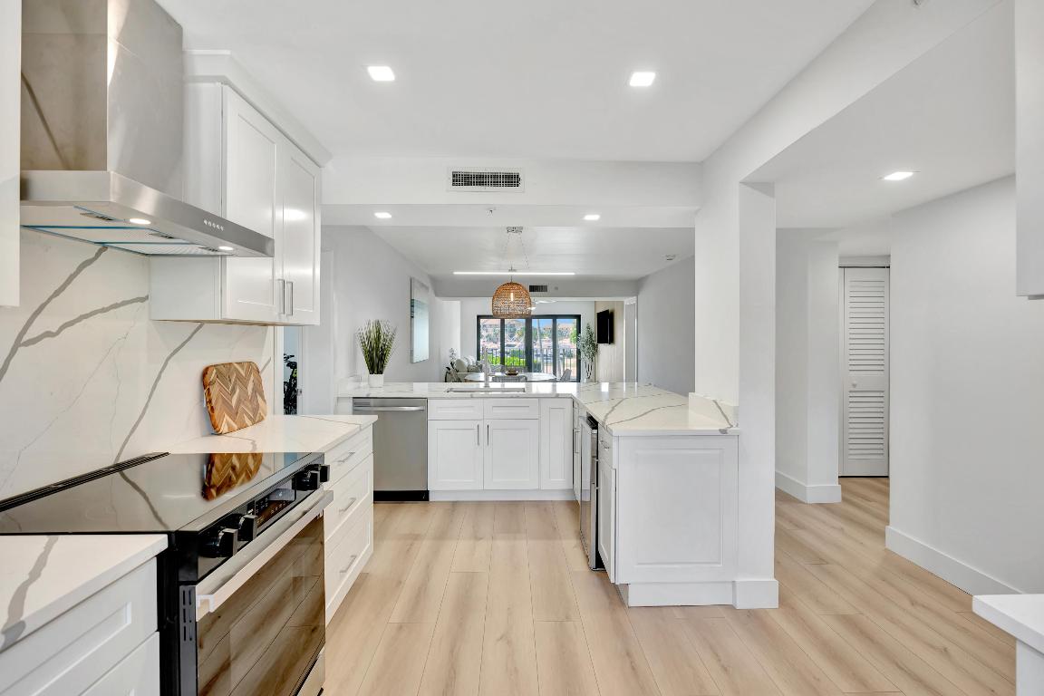 501 Seafarer Circle 204