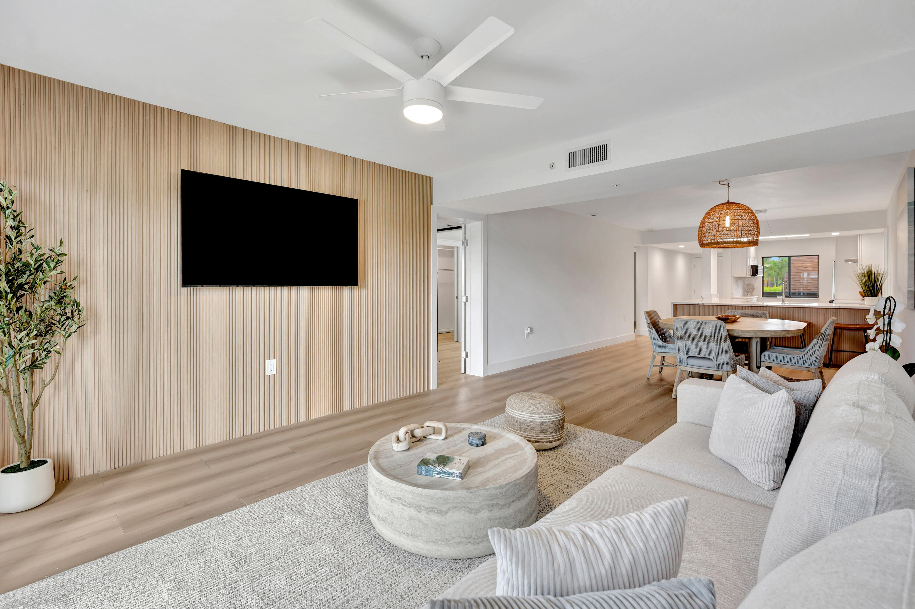 501 Seafarer Circle 204