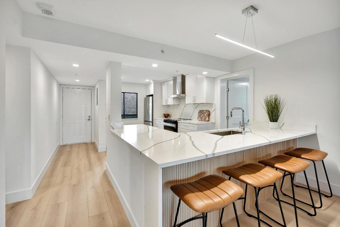 501 Seafarer Circle 204