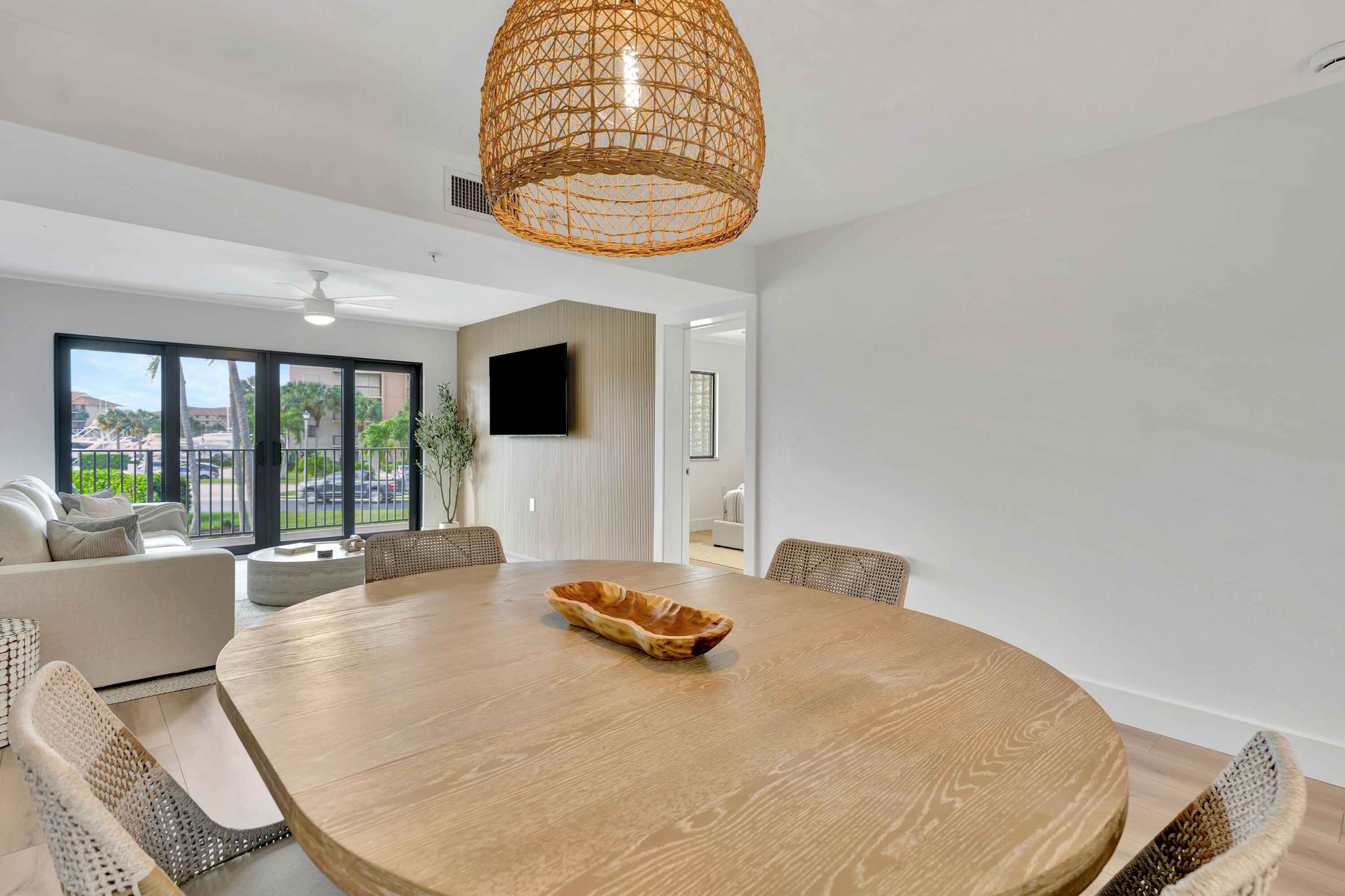 501 Seafarer Circle 204