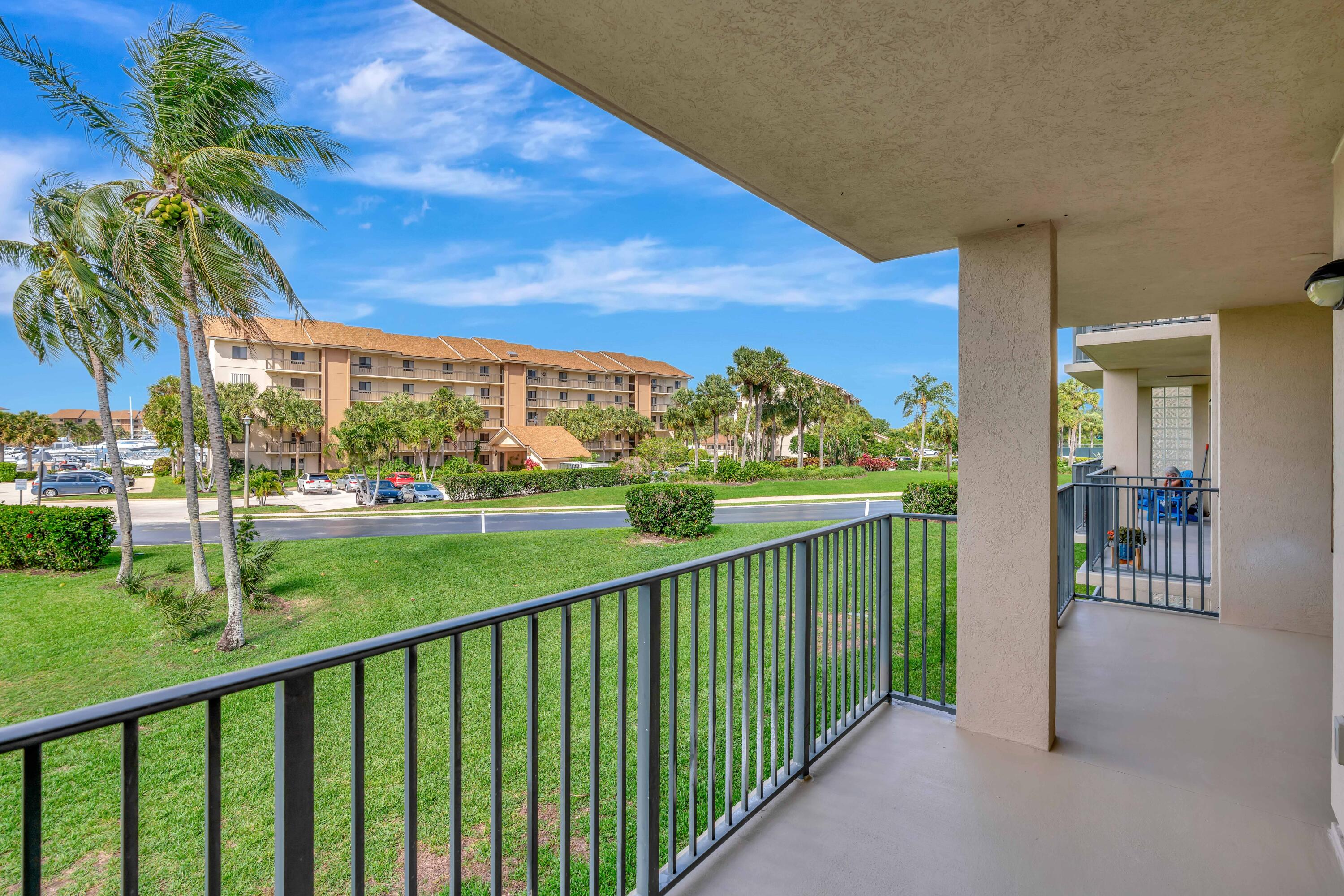 501 Seafarer Circle 204