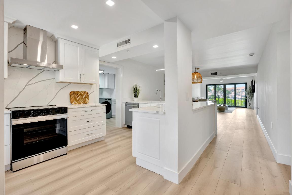 501 Seafarer Circle 204