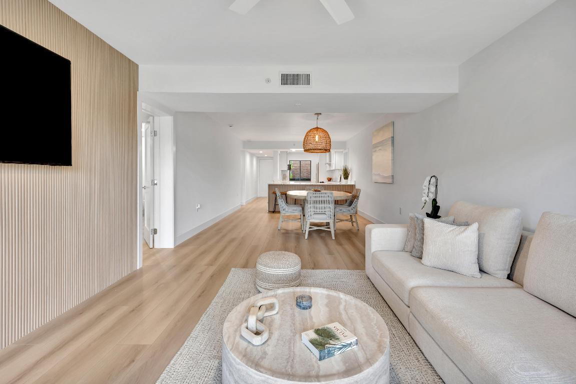 501 Seafarer Circle 204